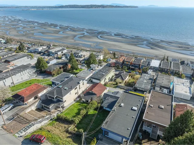 15412 COLUMBIA AVENUE, White Rock 3