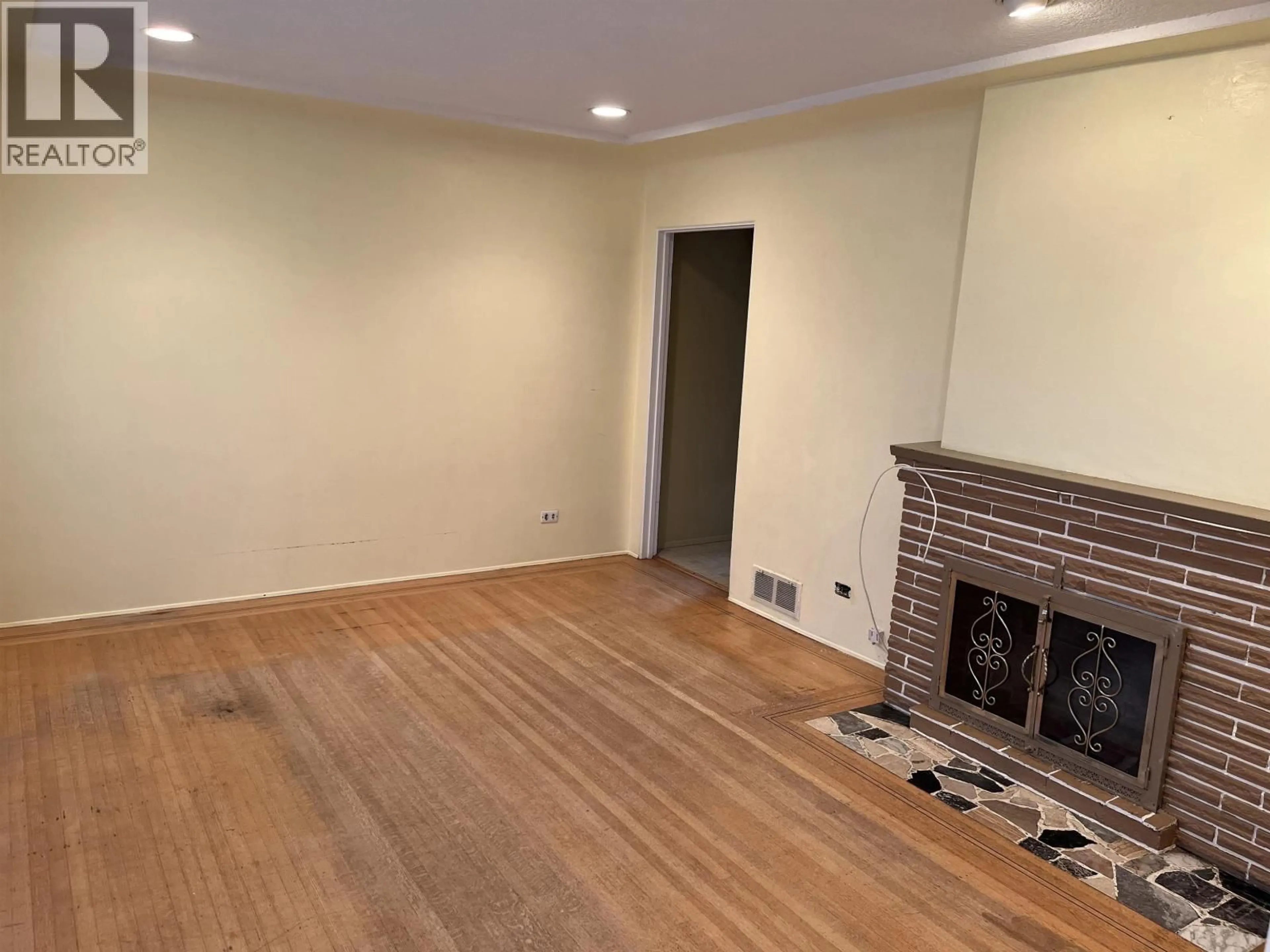 A pic of a room for 1419 30TH AVENUE, Vancouver British Columbia V5N3A1