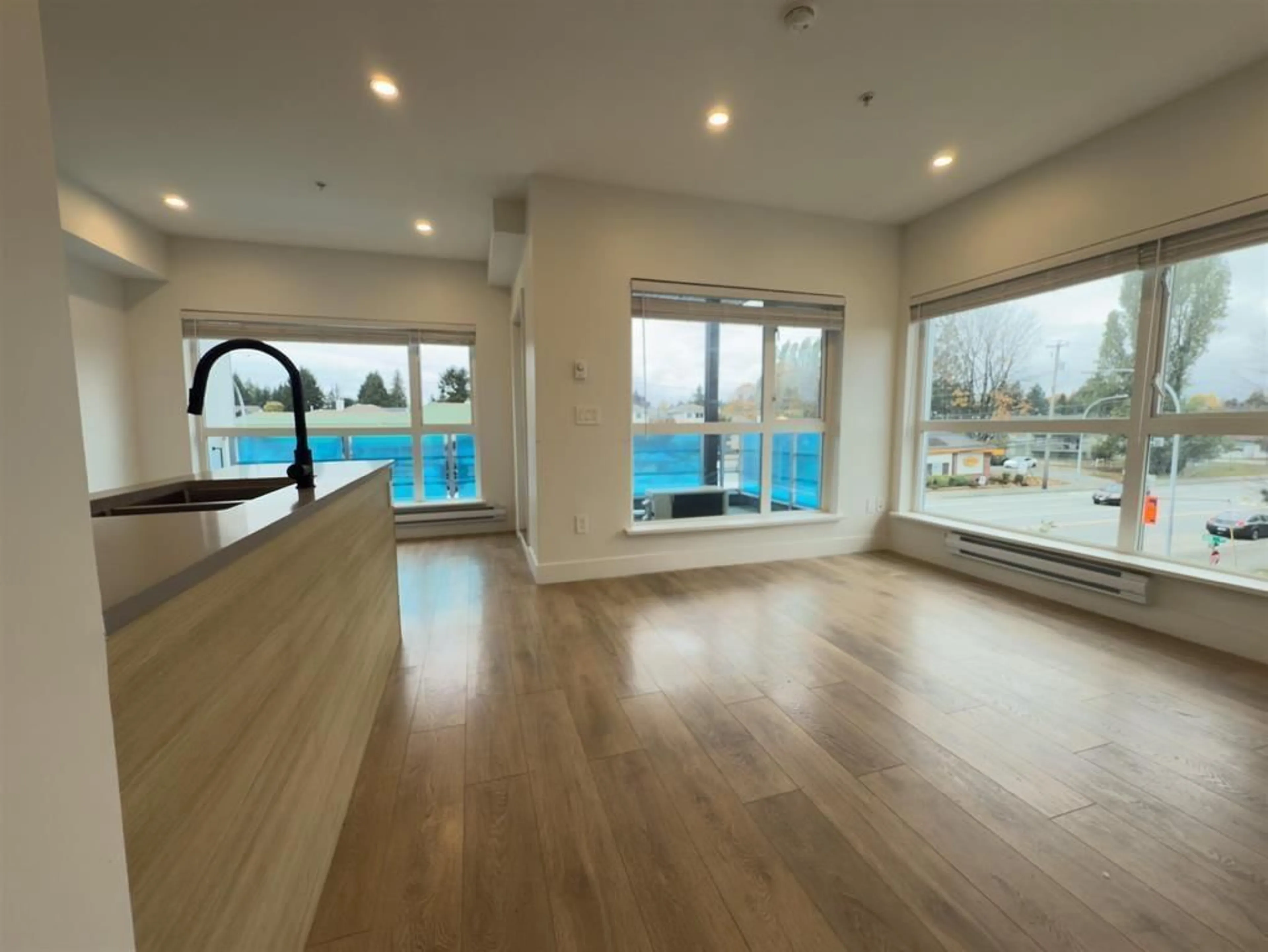 A pic of a room for 213 - 8496 120 STREET, Surrey British Columbia V3W3N5
