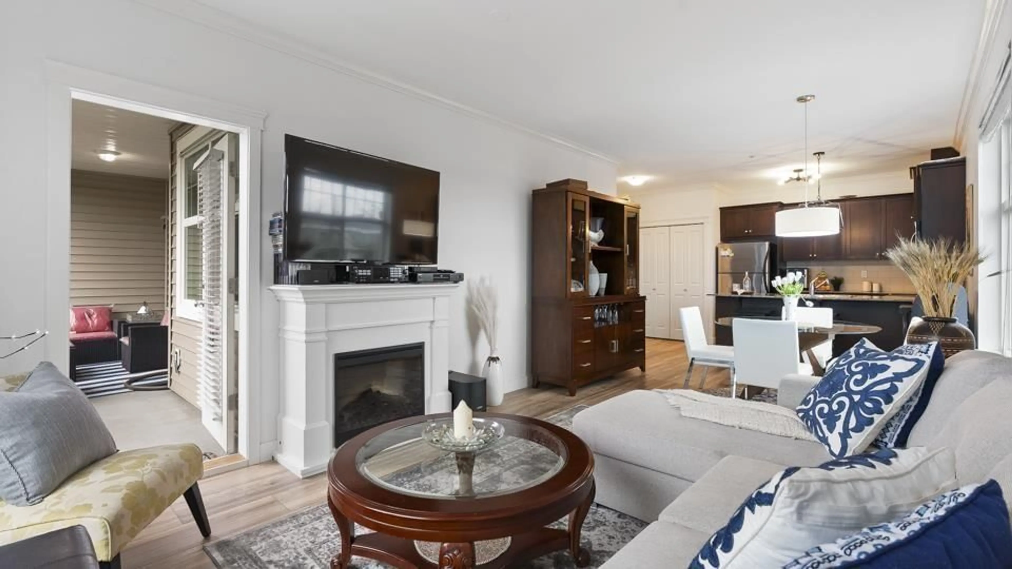 Living room with furniture, unknown for 213 - 17712 57A AVENUE, Surrey British Columbia V3S1J1