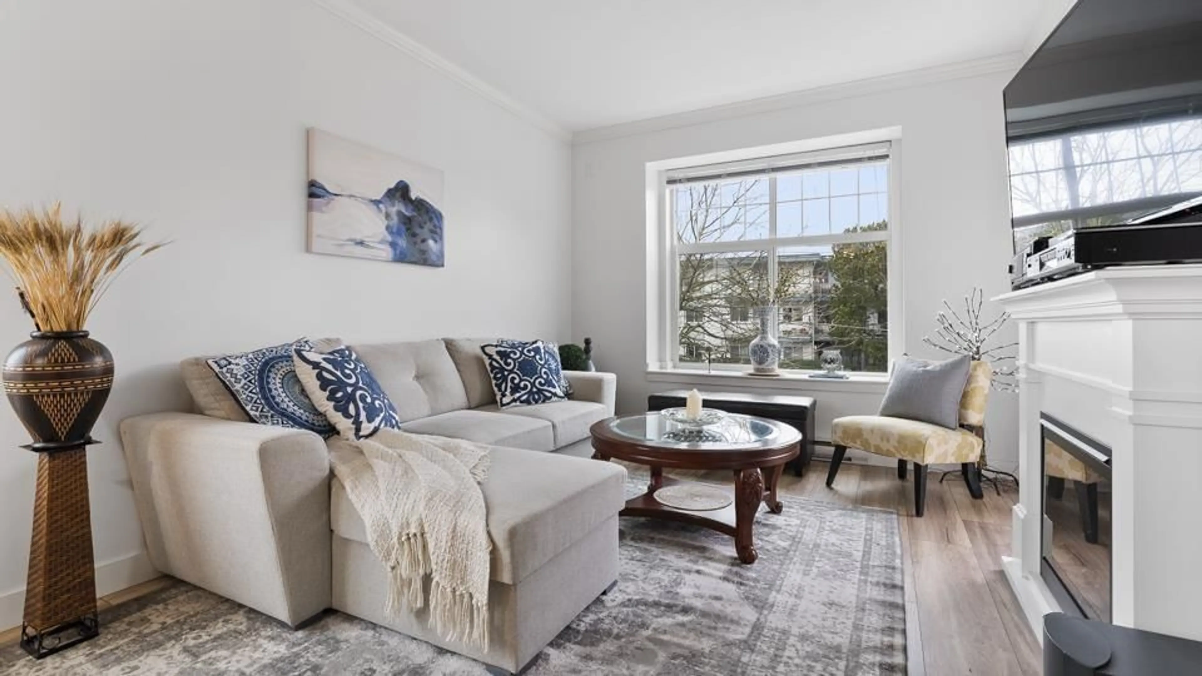 Living room with furniture, unknown for 213 - 17712 57A AVENUE, Surrey British Columbia V3S1J1