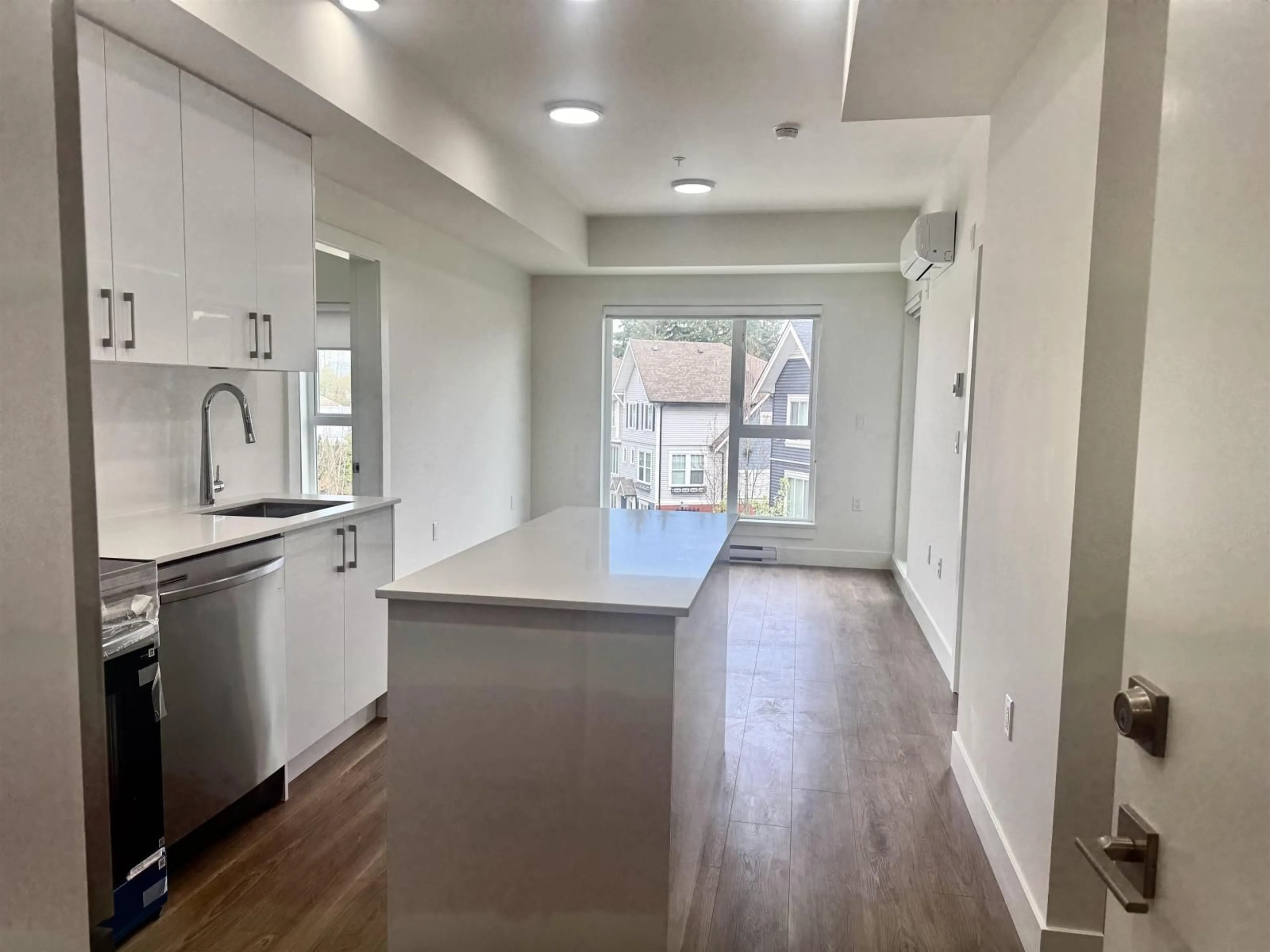 Open concept kitchen, unknown for 303 - 15739 FRASER HIGHWAY, Surrey British Columbia V4N6Y4