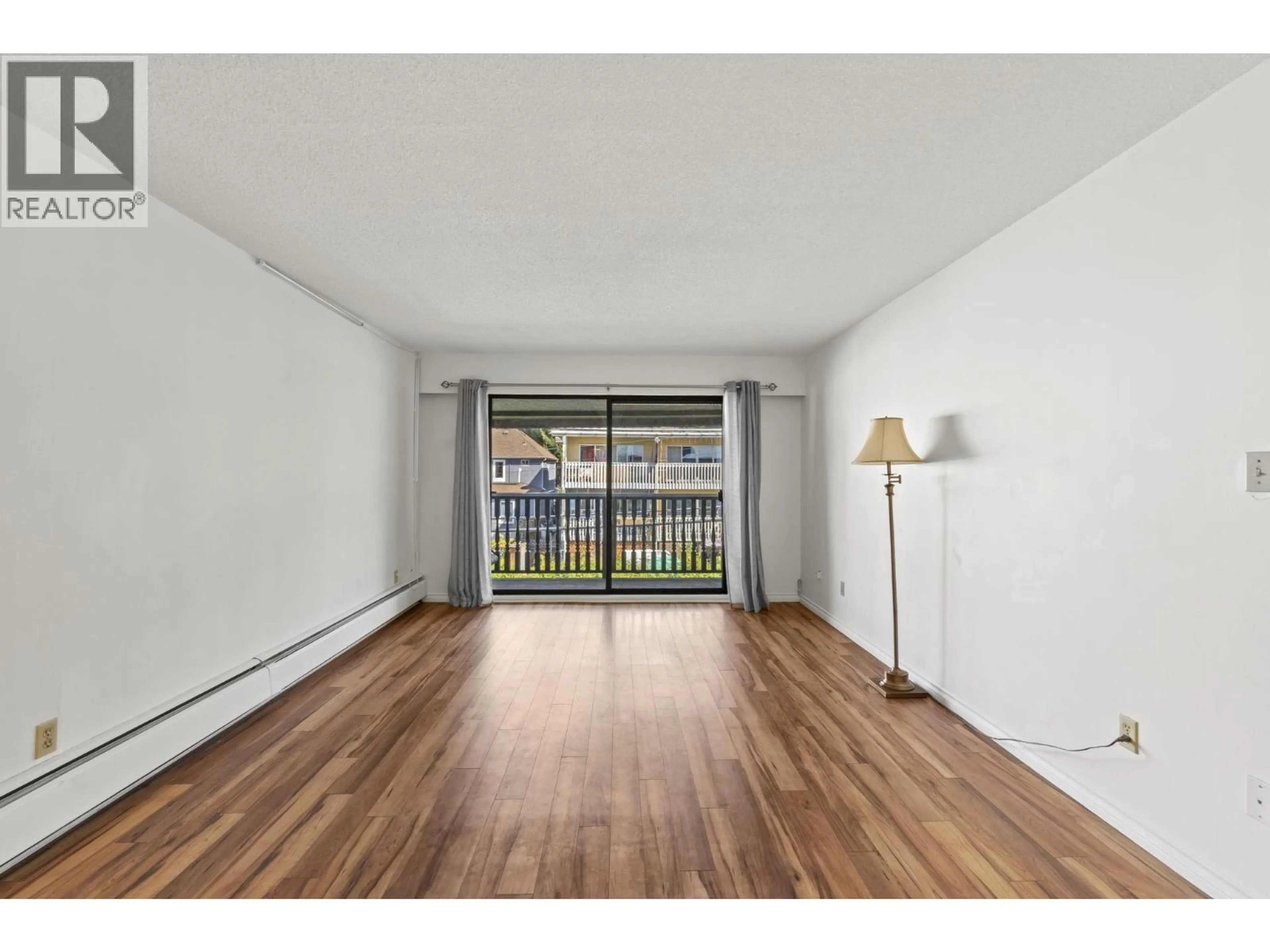 A pic of a room for 315 - 310 3RD STREET, North Vancouver British Columbia V7M1G4