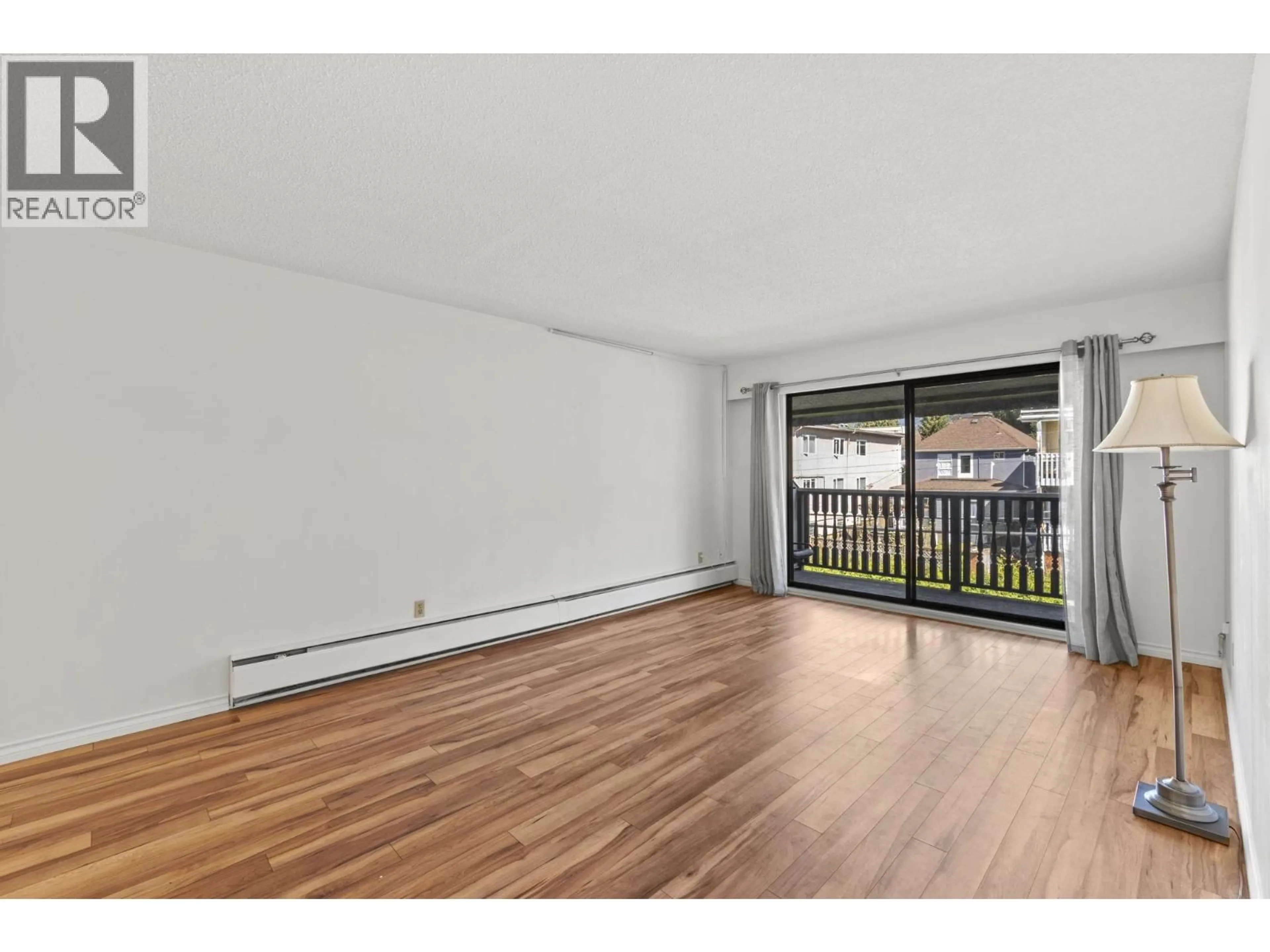 A pic of a room for 315 - 310 3RD STREET, North Vancouver British Columbia V7M1G4