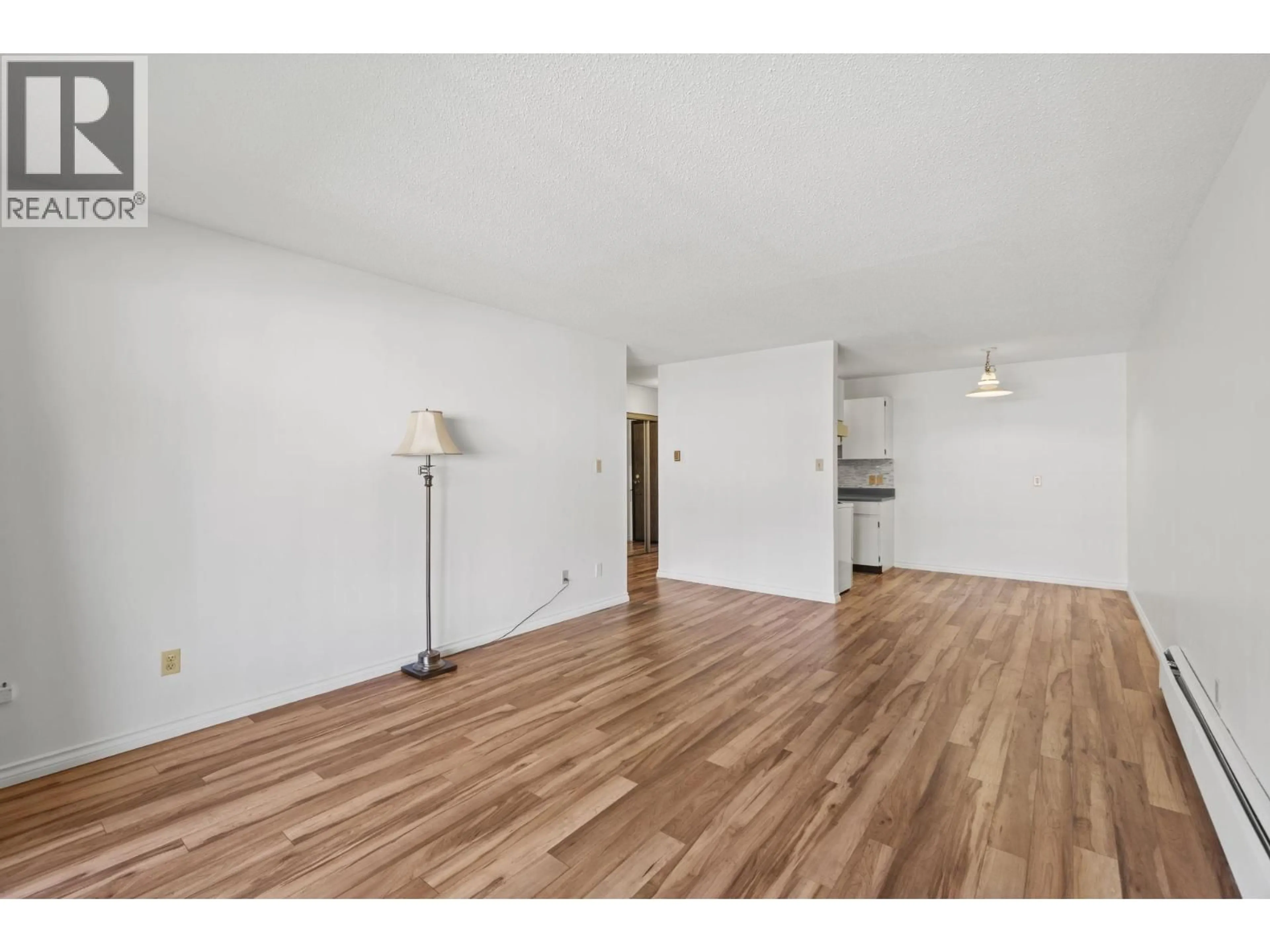 A pic of a room for 315 - 310 3RD STREET, North Vancouver British Columbia V7M1G4