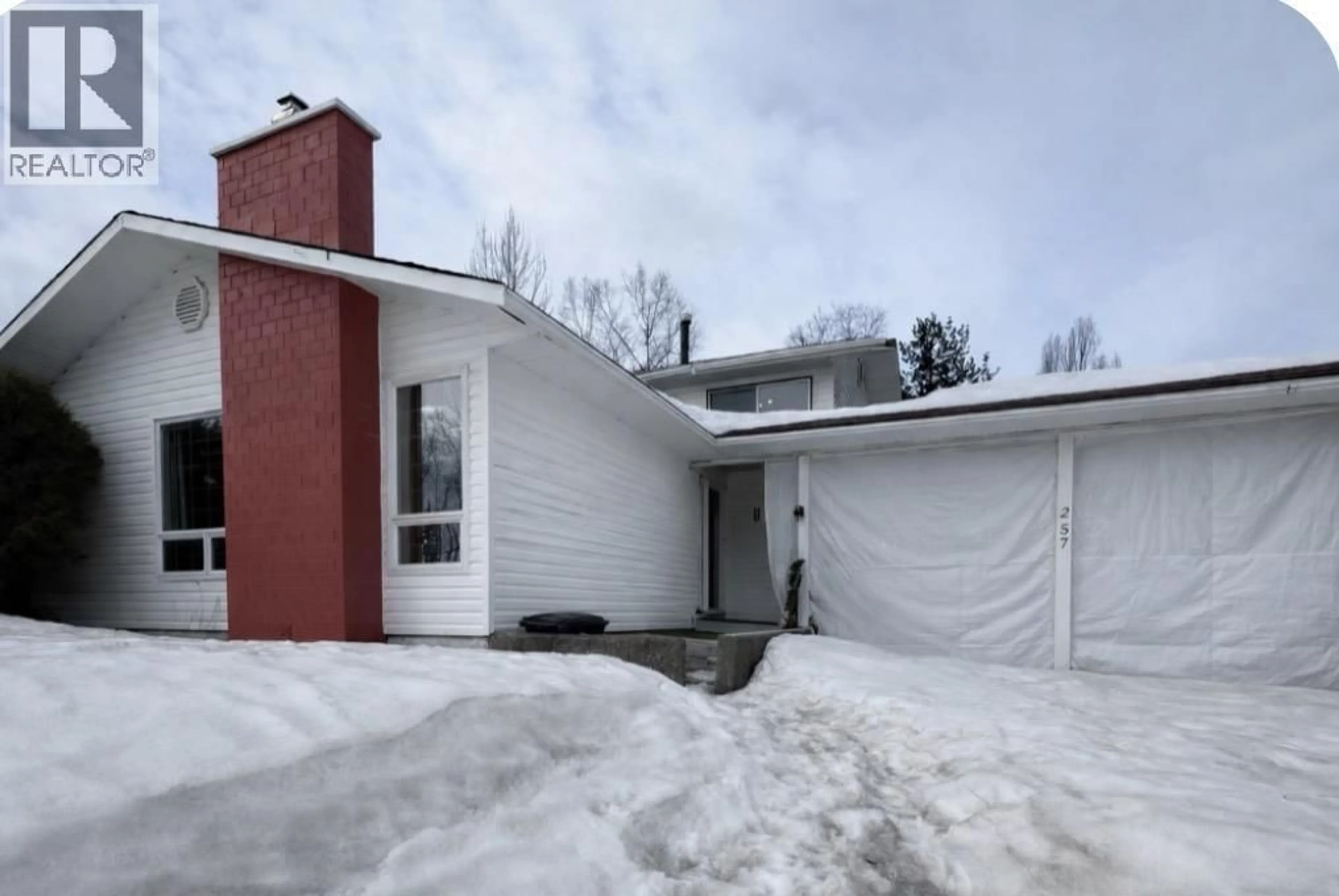 Home with vinyl exterior material, street for 257 CENTENNIAL DRIVE, Mackenzie British Columbia V0J2C0