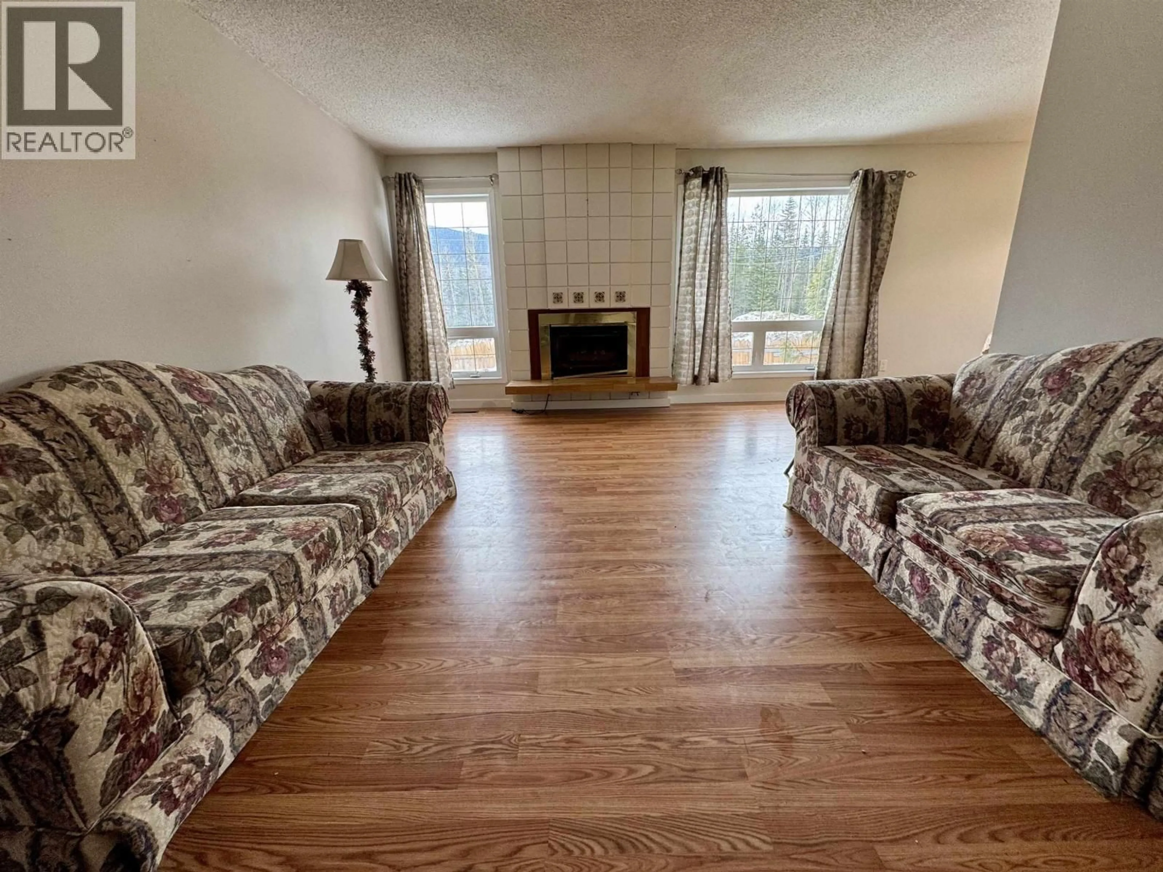 Living room with furniture, unknown for 257 CENTENNIAL DRIVE, Mackenzie British Columbia V0J2C0
