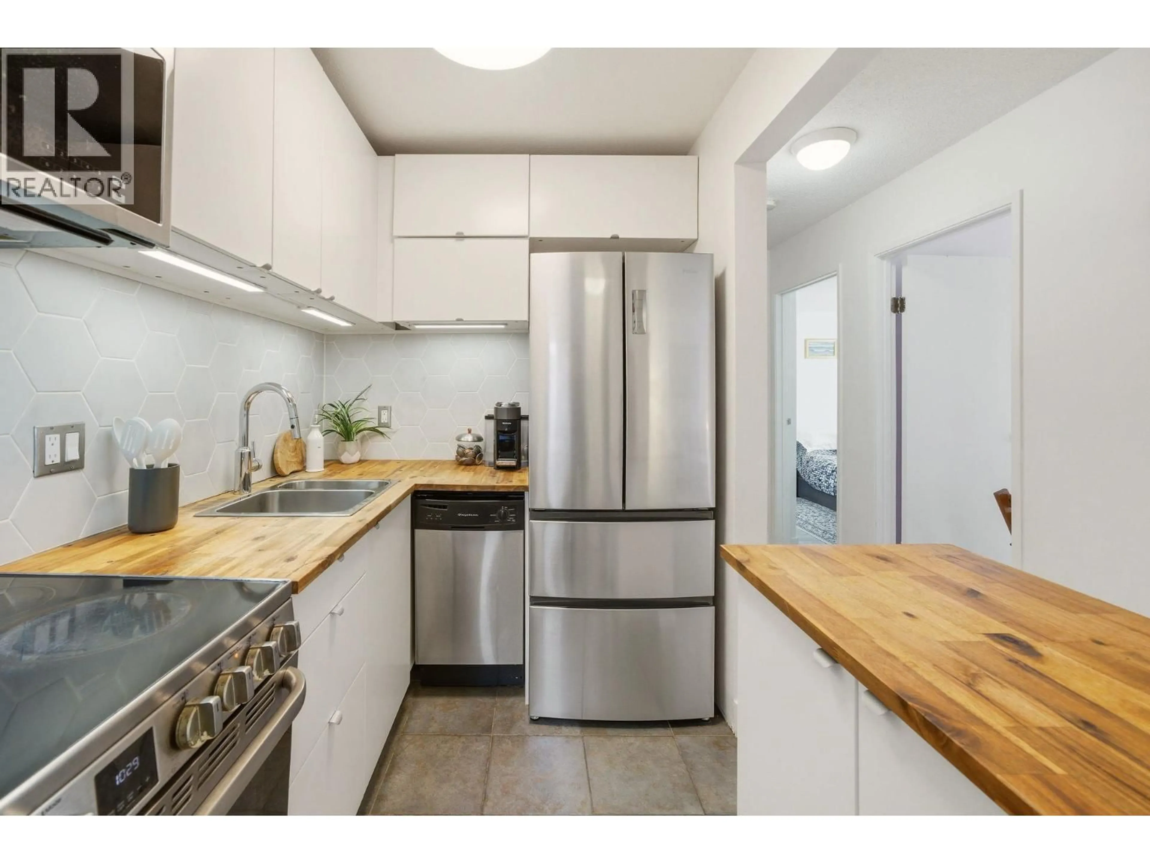 Standard kitchen, unknown for 103 - 570 8TH AVENUE, Vancouver British Columbia V5T1S8