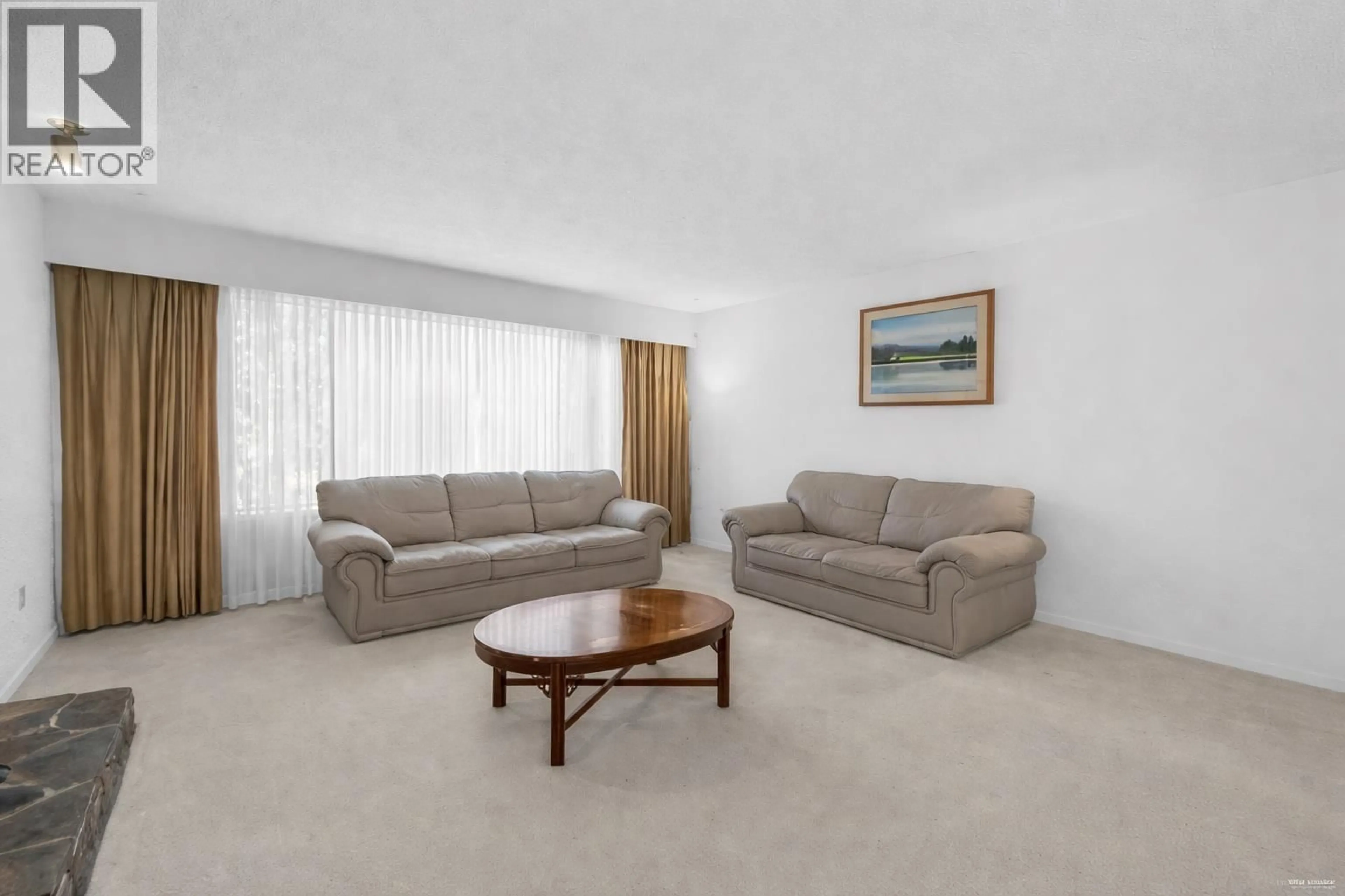 Living room with furniture, carpet floor for 7551 BARKERVILLE COURT, Richmond British Columbia V7A1K8