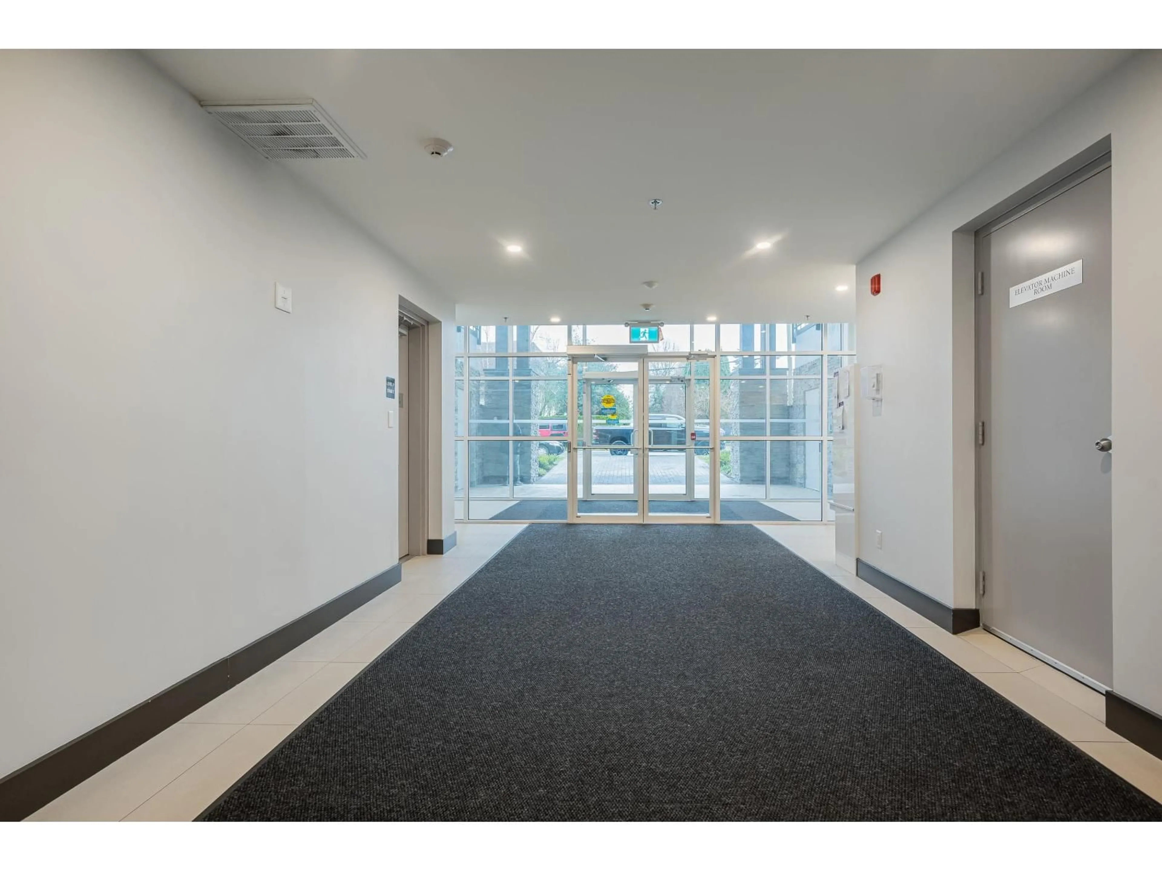 Indoor foyer for 214 - 9450 ROBSON STREET, Chilliwack British Columbia V2P0L7