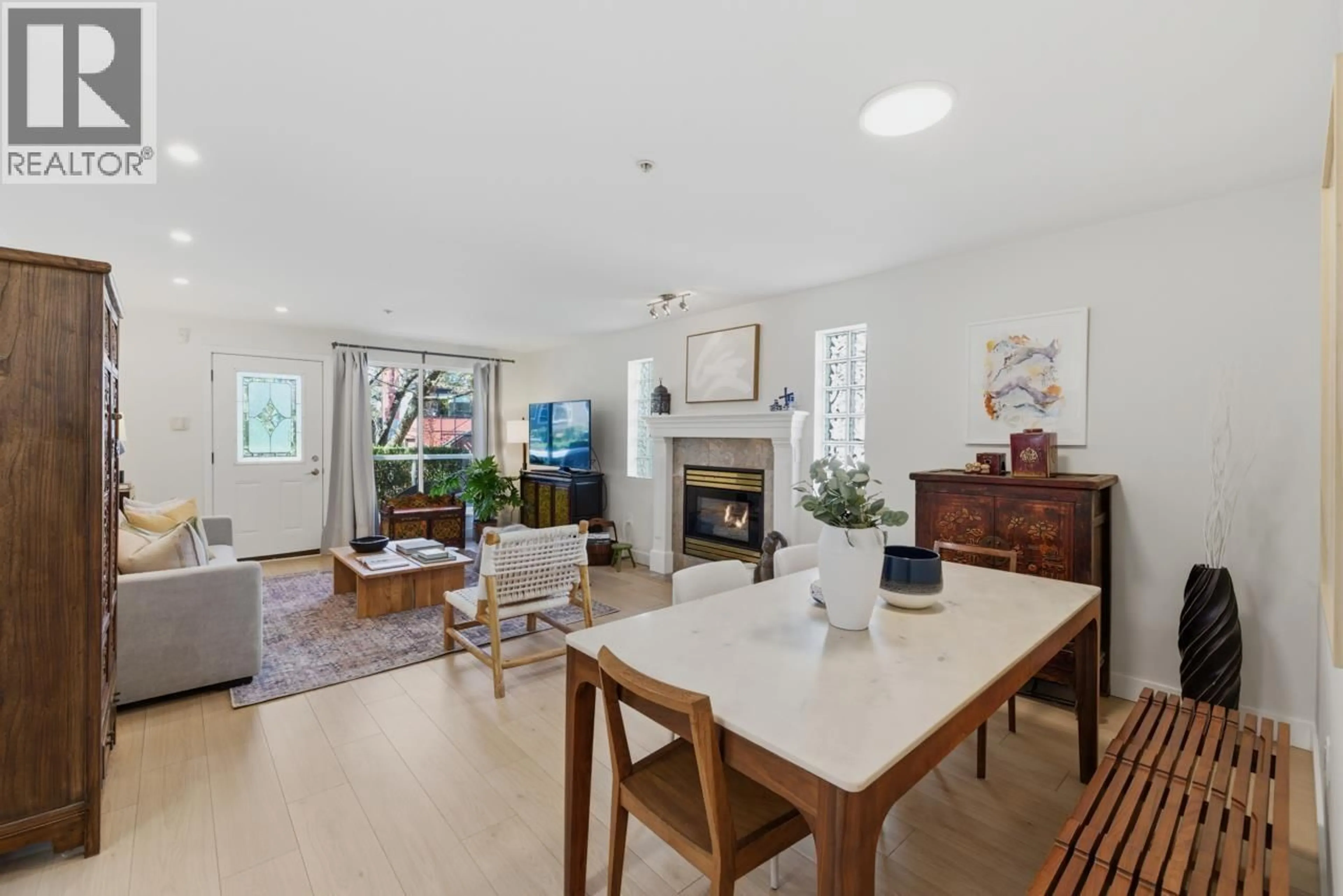 Living room with furniture, unknown for 3250 QUEBEC STREET, Vancouver British Columbia V5V3J7