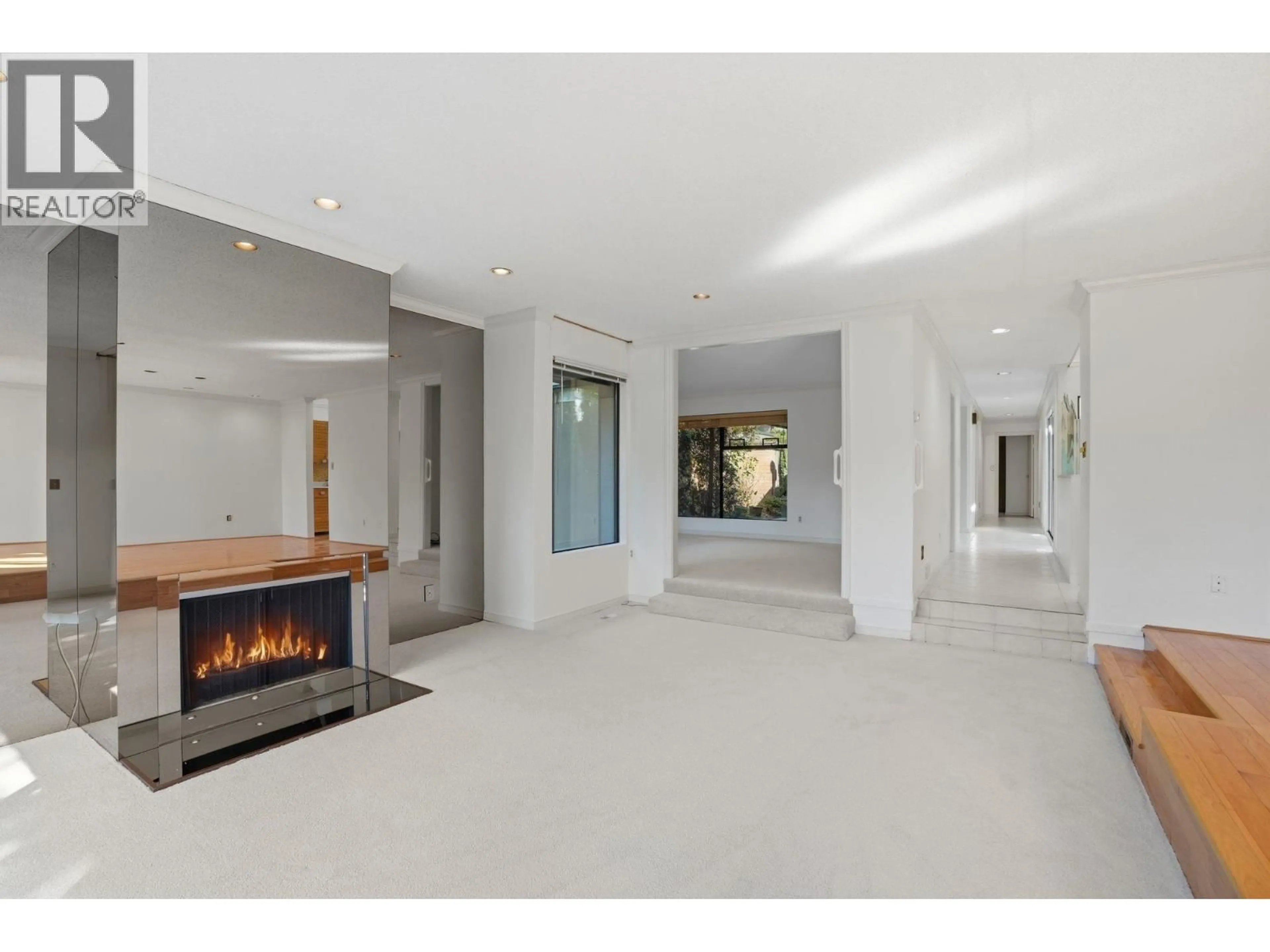 Indoor foyer for 434 GREENSBORO PLACE, Vancouver British Columbia V5X4M4