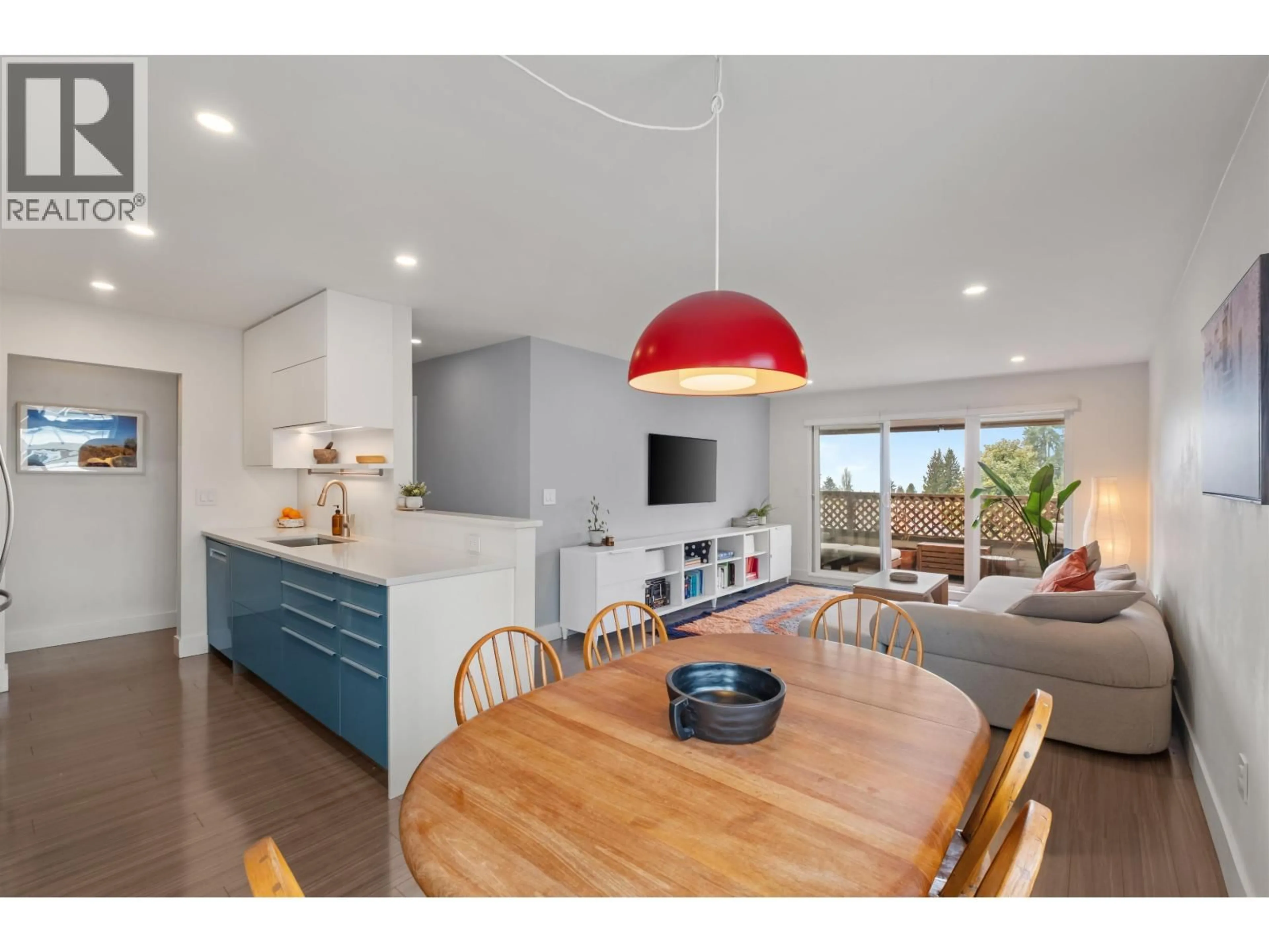 Open concept kitchen, unknown for 104 - 105 KINGS ROAD, North Vancouver British Columbia V7N2L7