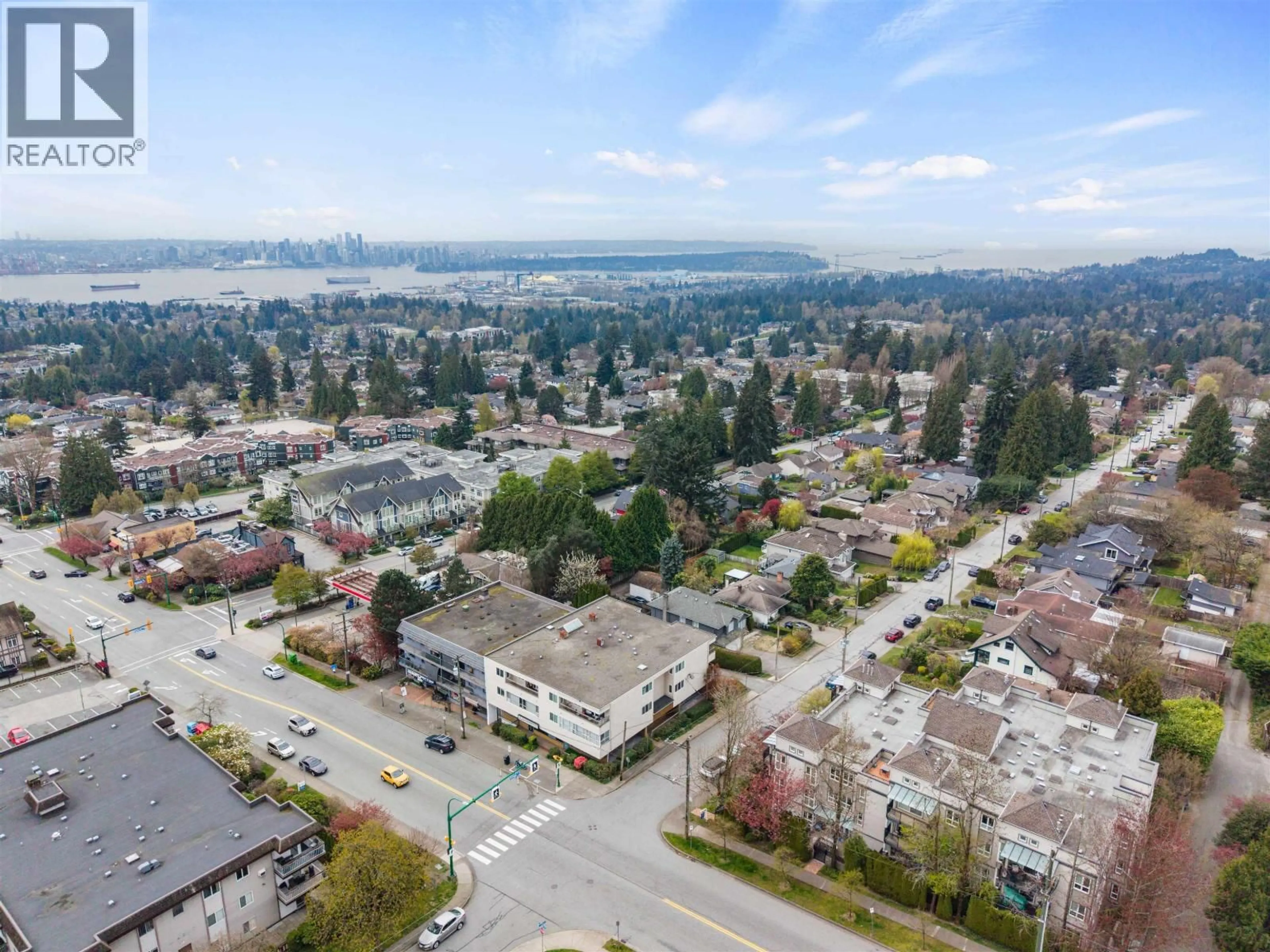 A pic from outside/outdoor area/front of a property/back of a property/a pic from drone, mountain view for 104 - 105 KINGS ROAD, North Vancouver British Columbia V7N2L7