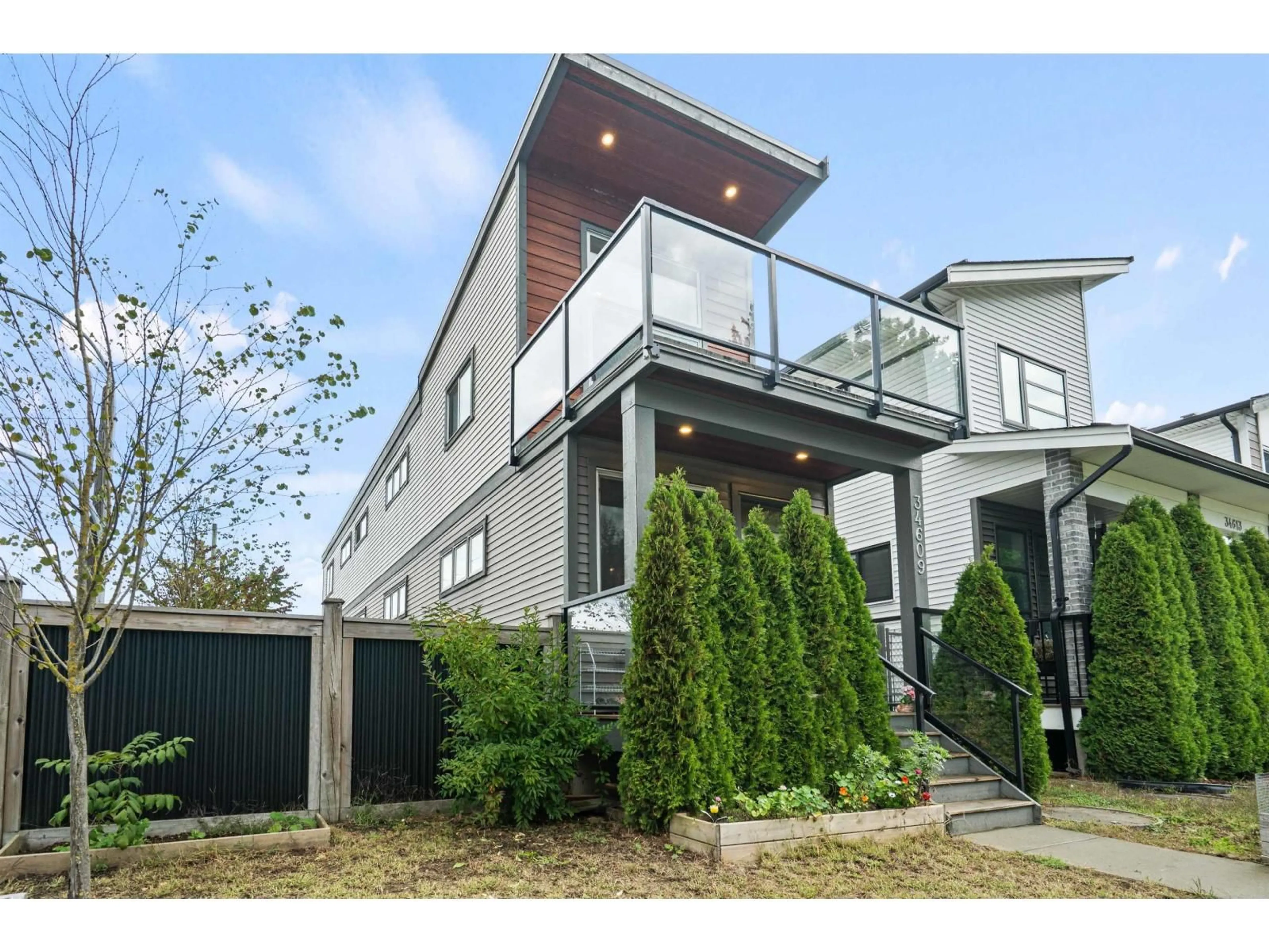 Home with vinyl exterior material, street for 34609 2 AVENUE, Abbotsford British Columbia V2S8C1