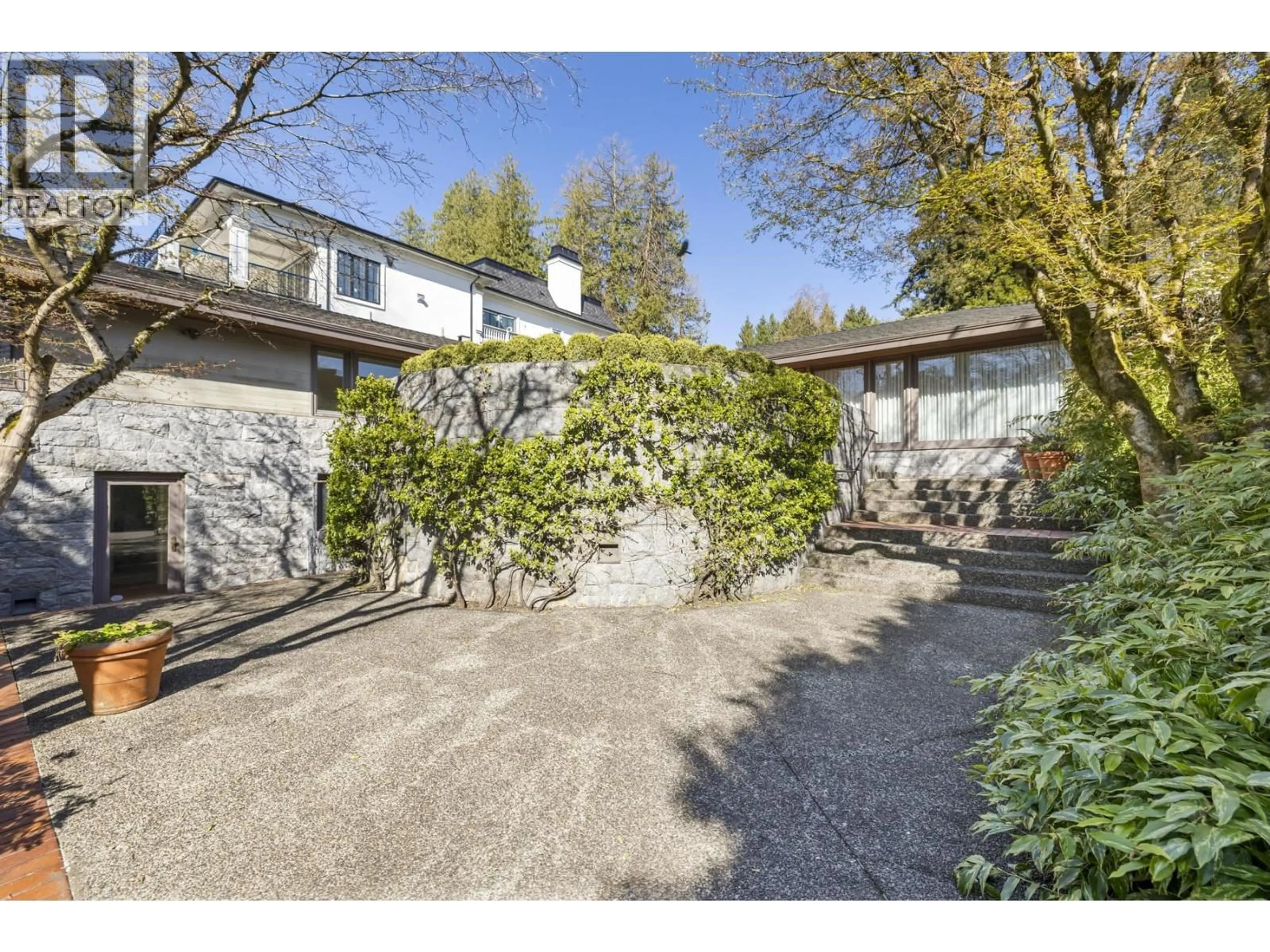 A pic from outside/outdoor area/front of a property/back of a property/a pic from drone, street for 6291 CARNARVON STREET, Vancouver British Columbia V6N1K2