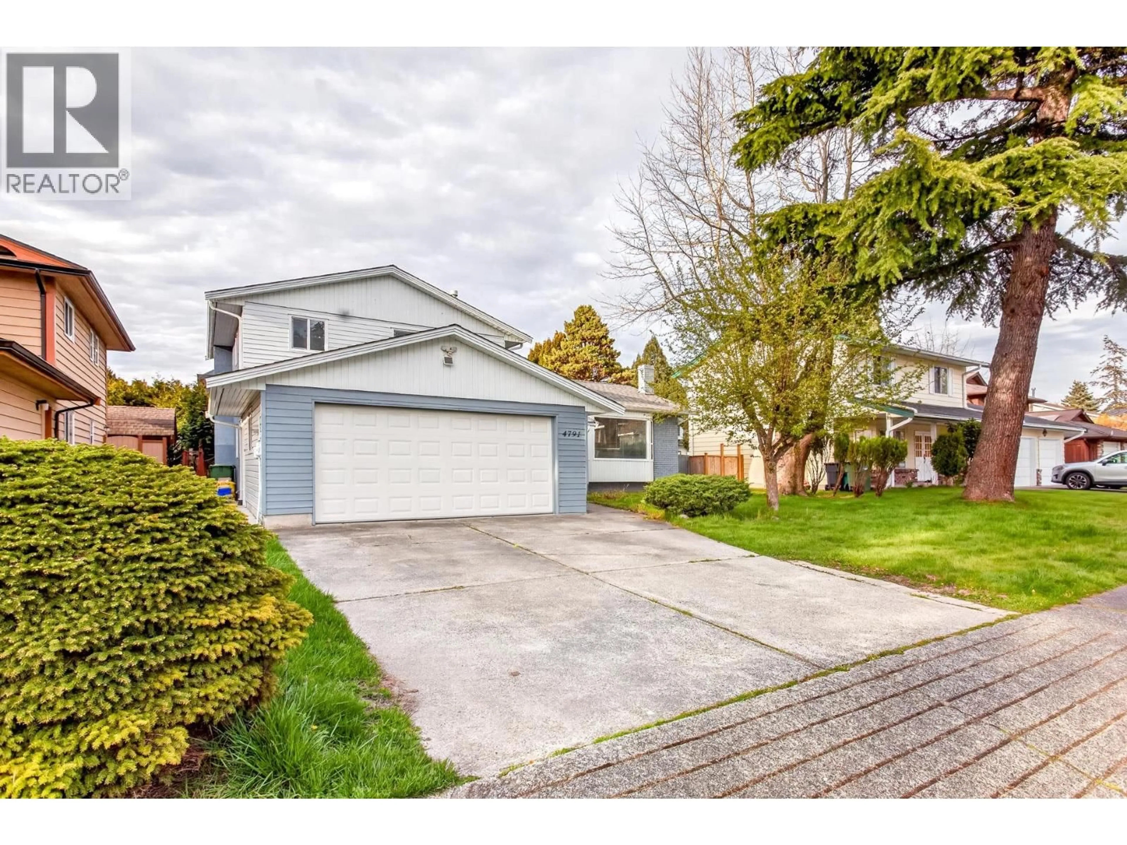 Home with vinyl exterior material, street for 4791 PEMBROKE PLACE, Richmond British Columbia V7E4J9