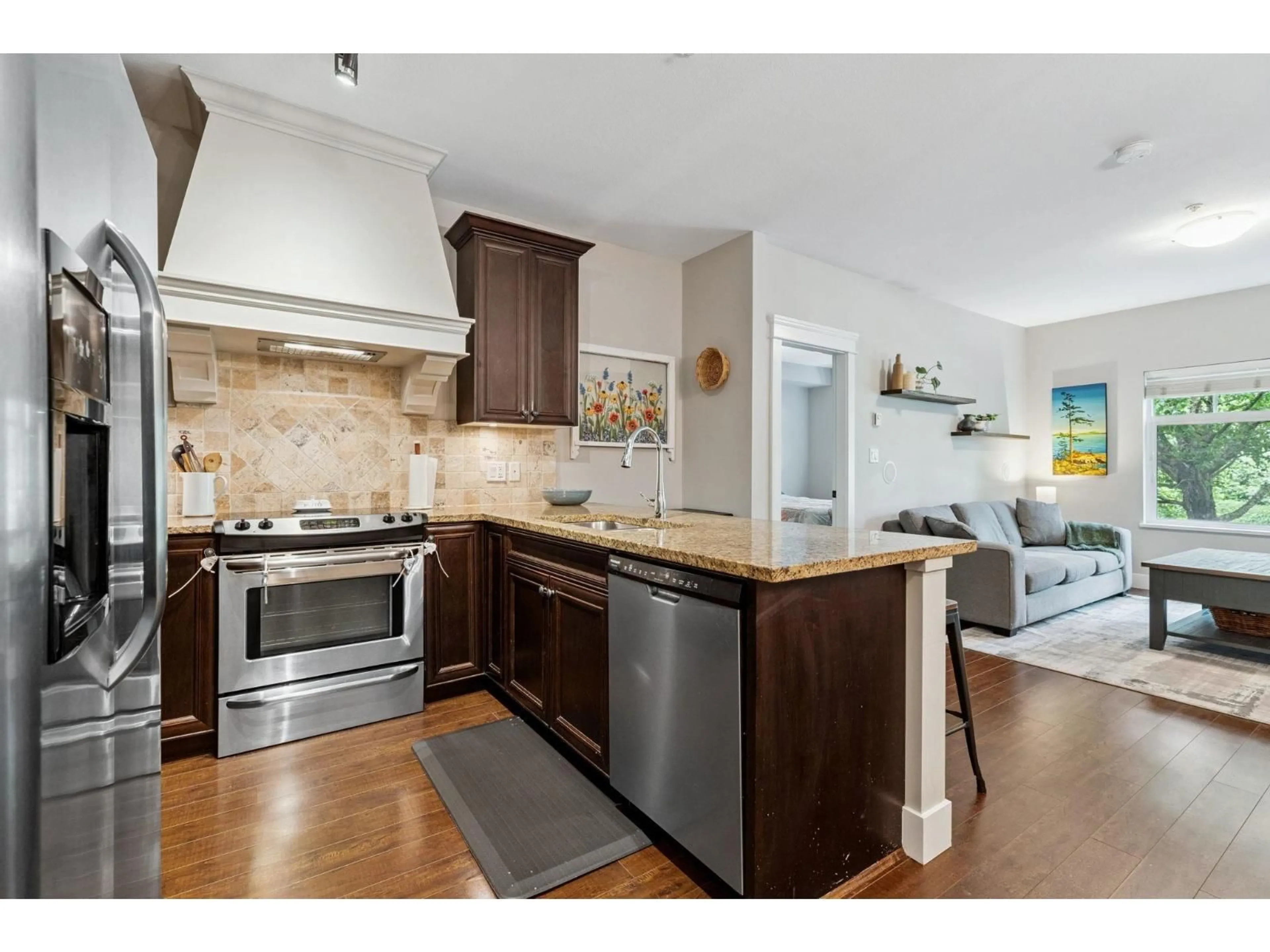 Open concept kitchen, unknown for 202 - 19530 65 AVENUE, Surrey British Columbia V4N6M1