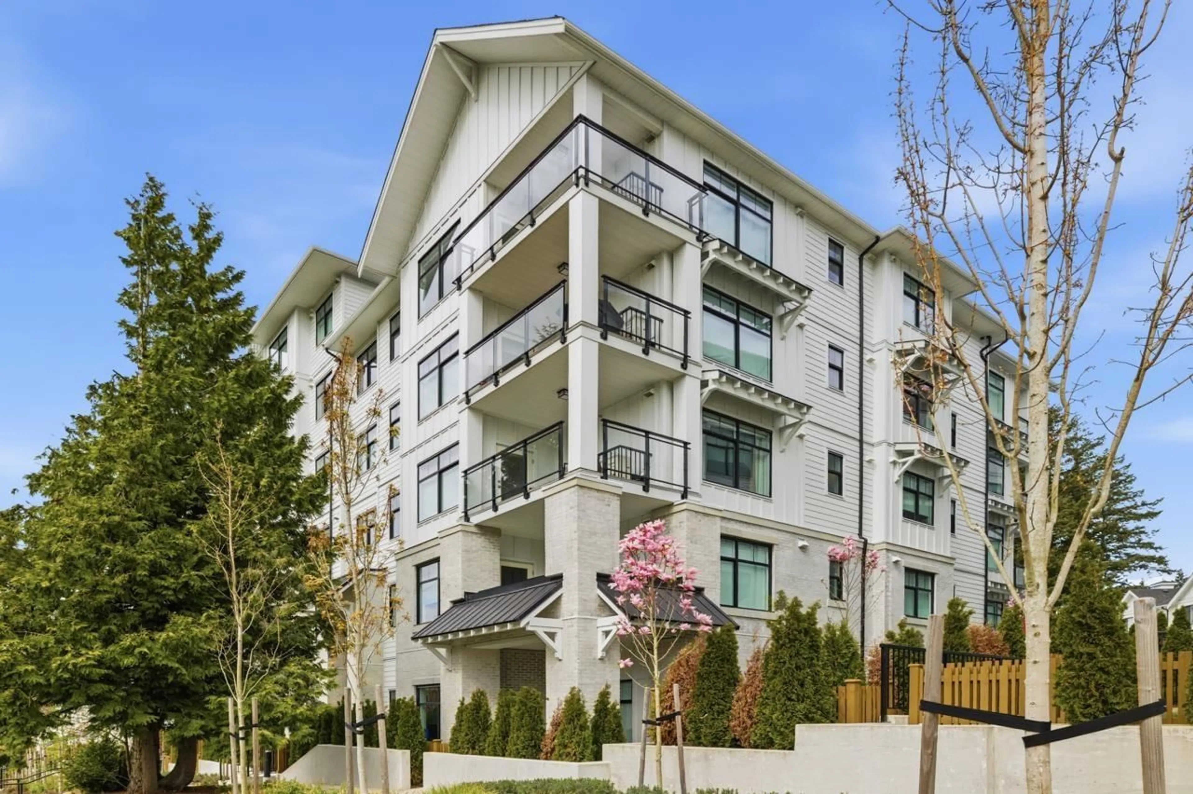 Patio, building for 408 - 3317 148 STREET, Surrey British Columbia V4P0H9