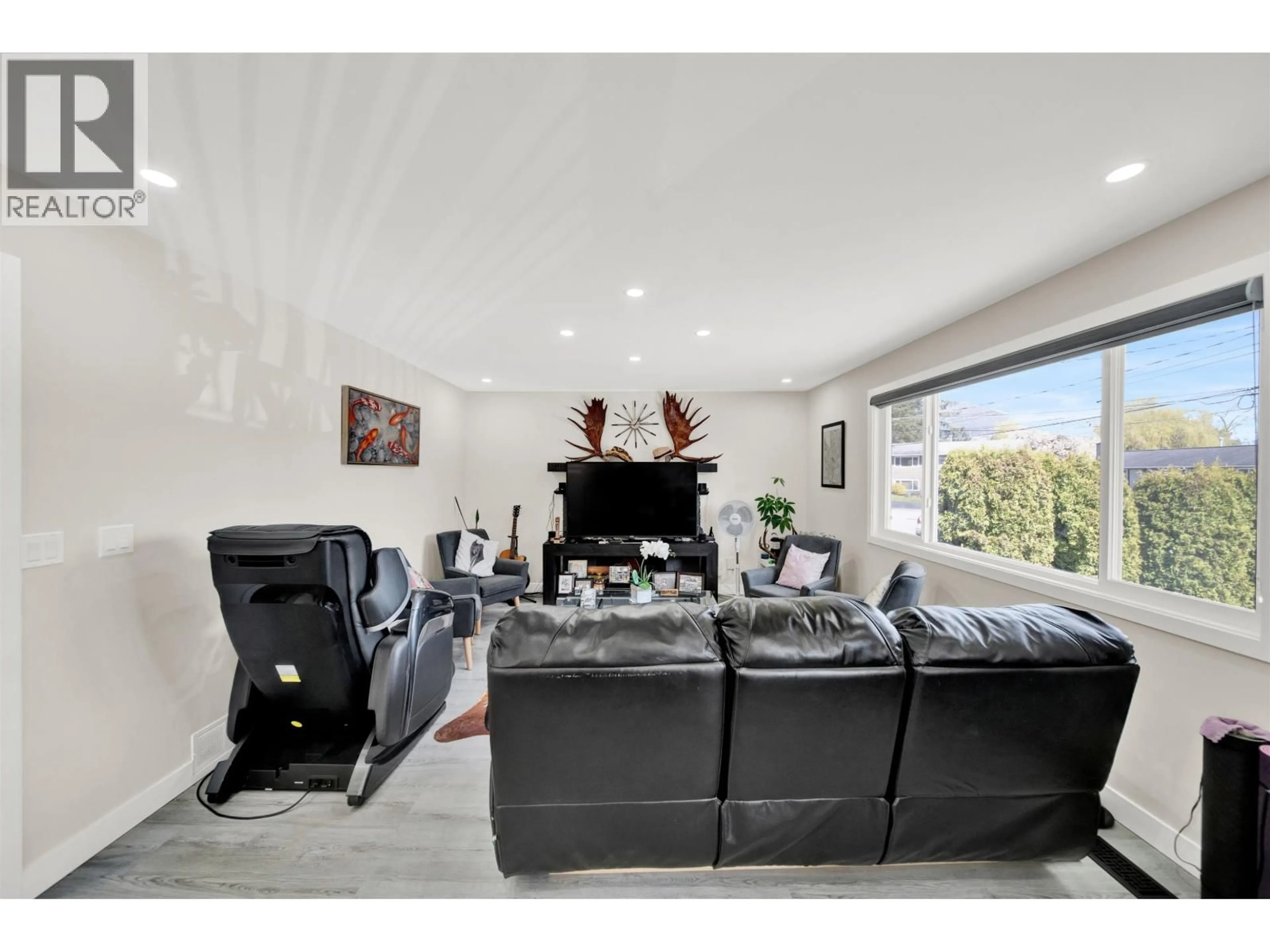 Living room with furniture, unknown for 3825 AZALEA PLACE, Port Coquitlam British Columbia V3B4A1