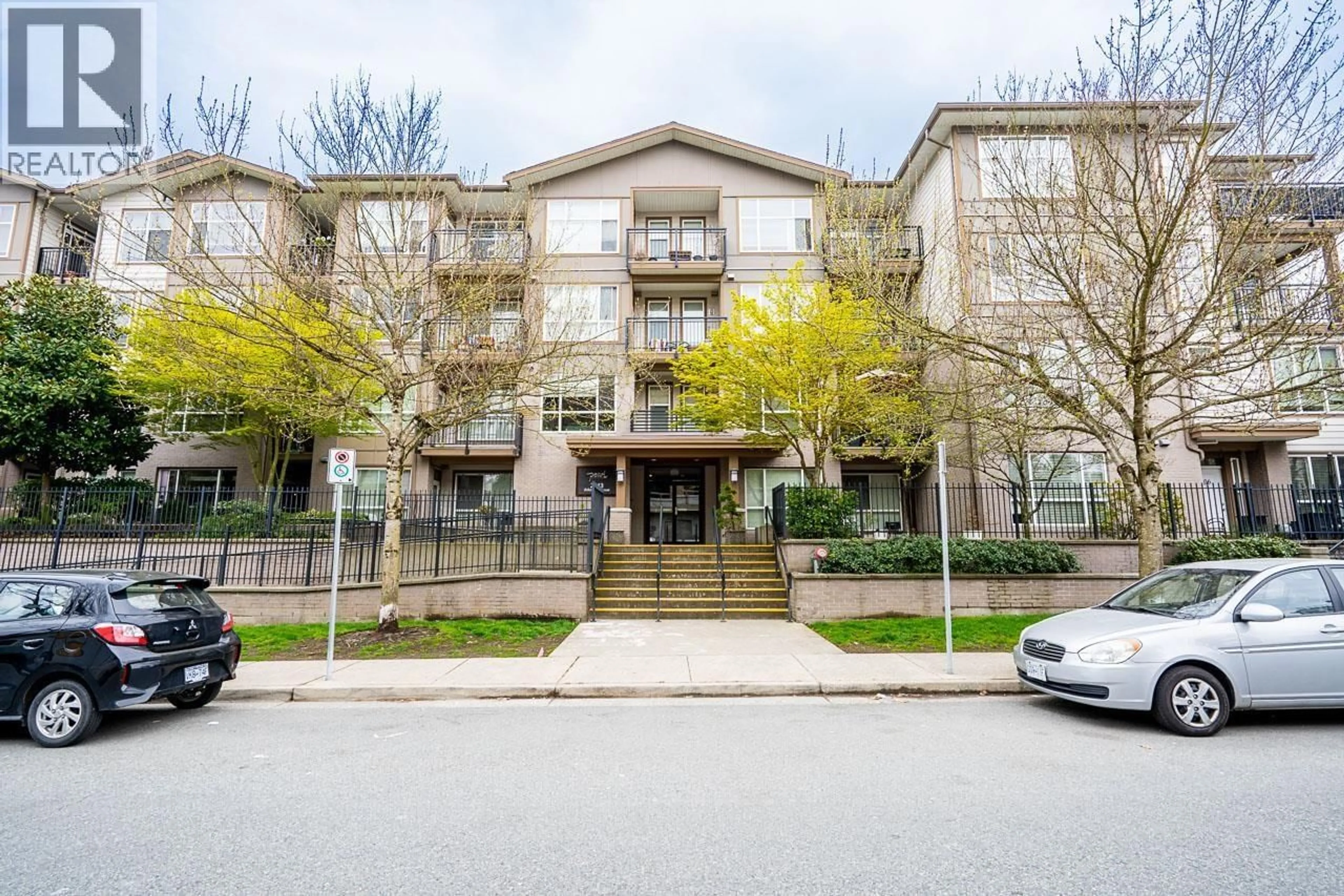 Patio, building for 414 - 2343 ATKINS AVENUE, Port Coquitlam British Columbia V3C1Y7