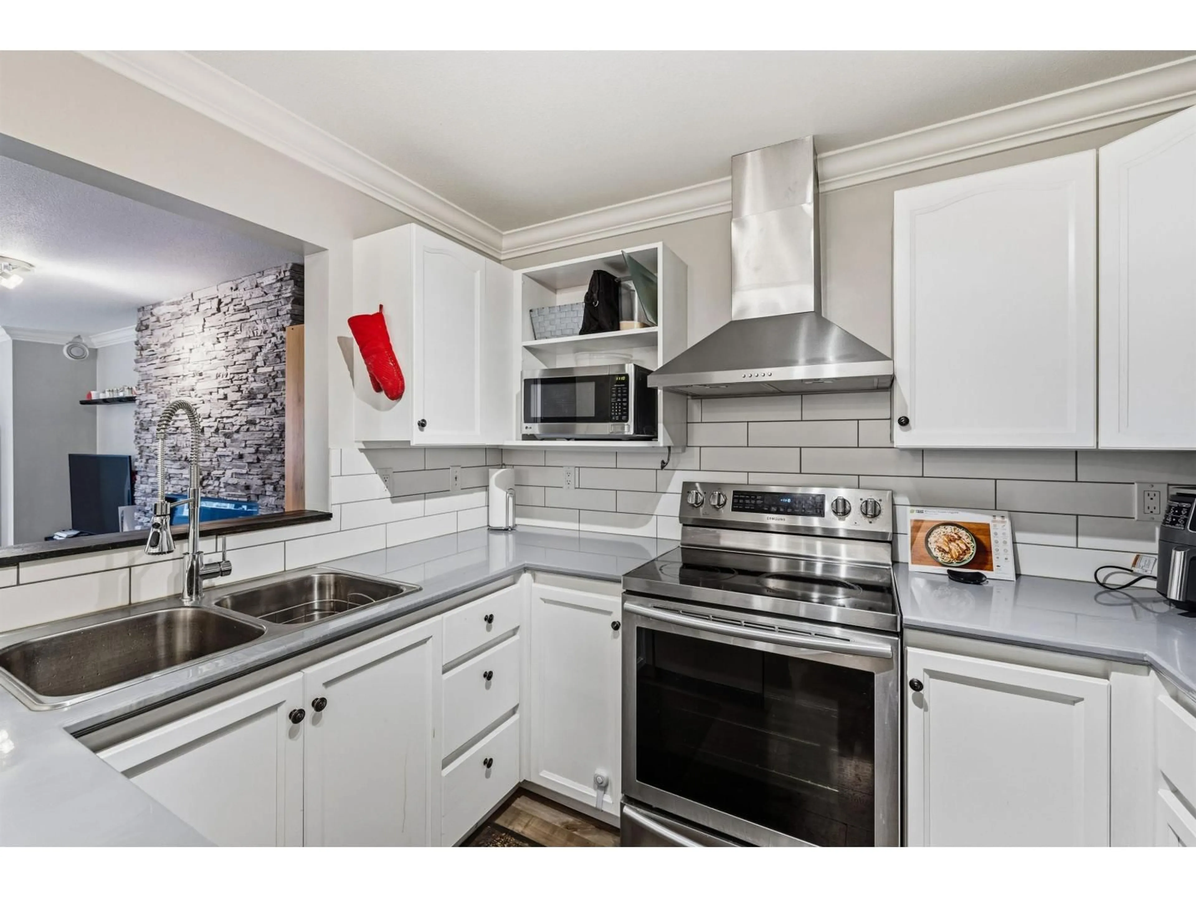 Standard kitchen, unknown for 209 - 19721 64 AVENUE, Langley British Columbia V2Y1L1