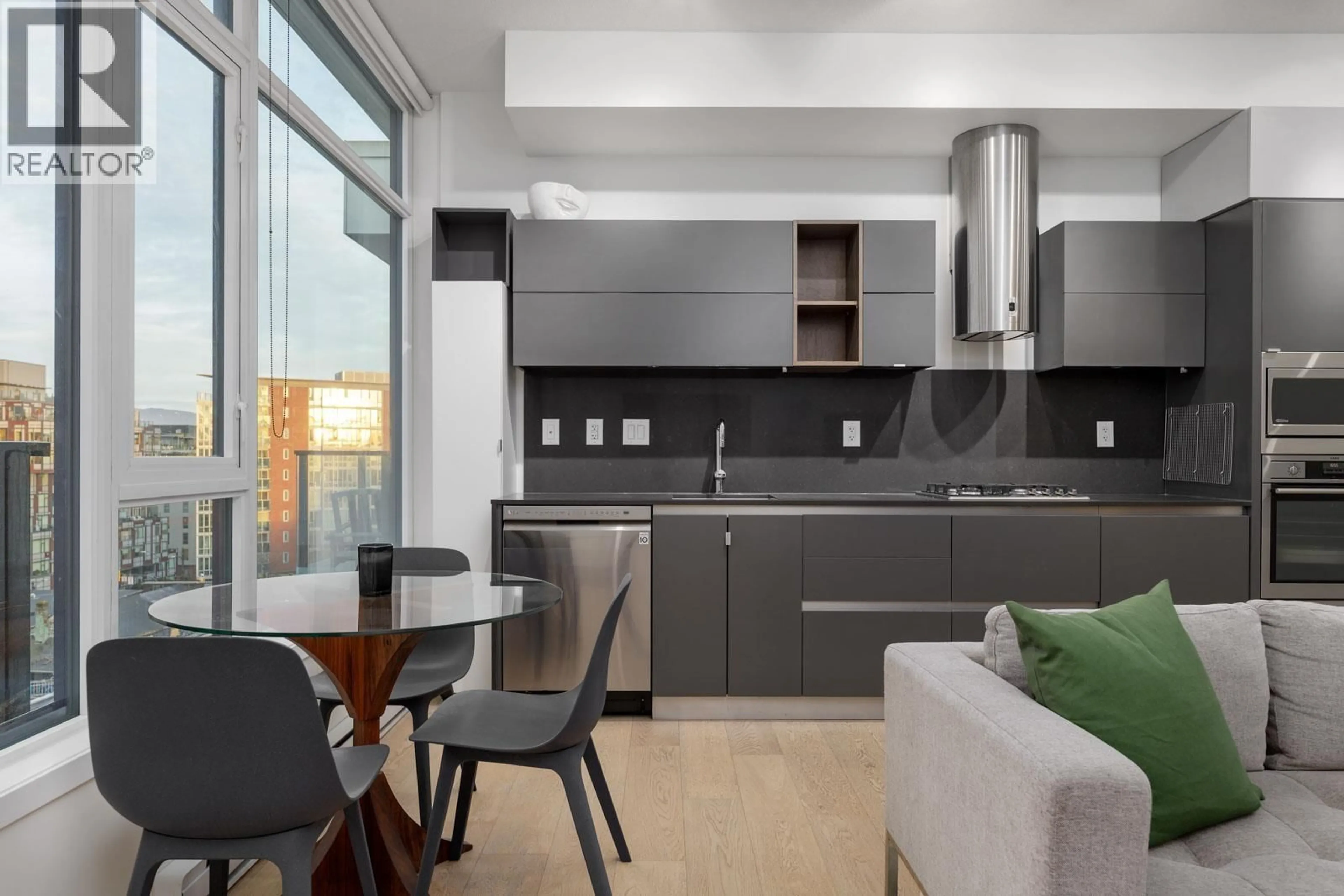 Contemporary kitchen, unknown for 601 - 133 8TH AVENUE, Vancouver British Columbia V5T1R8