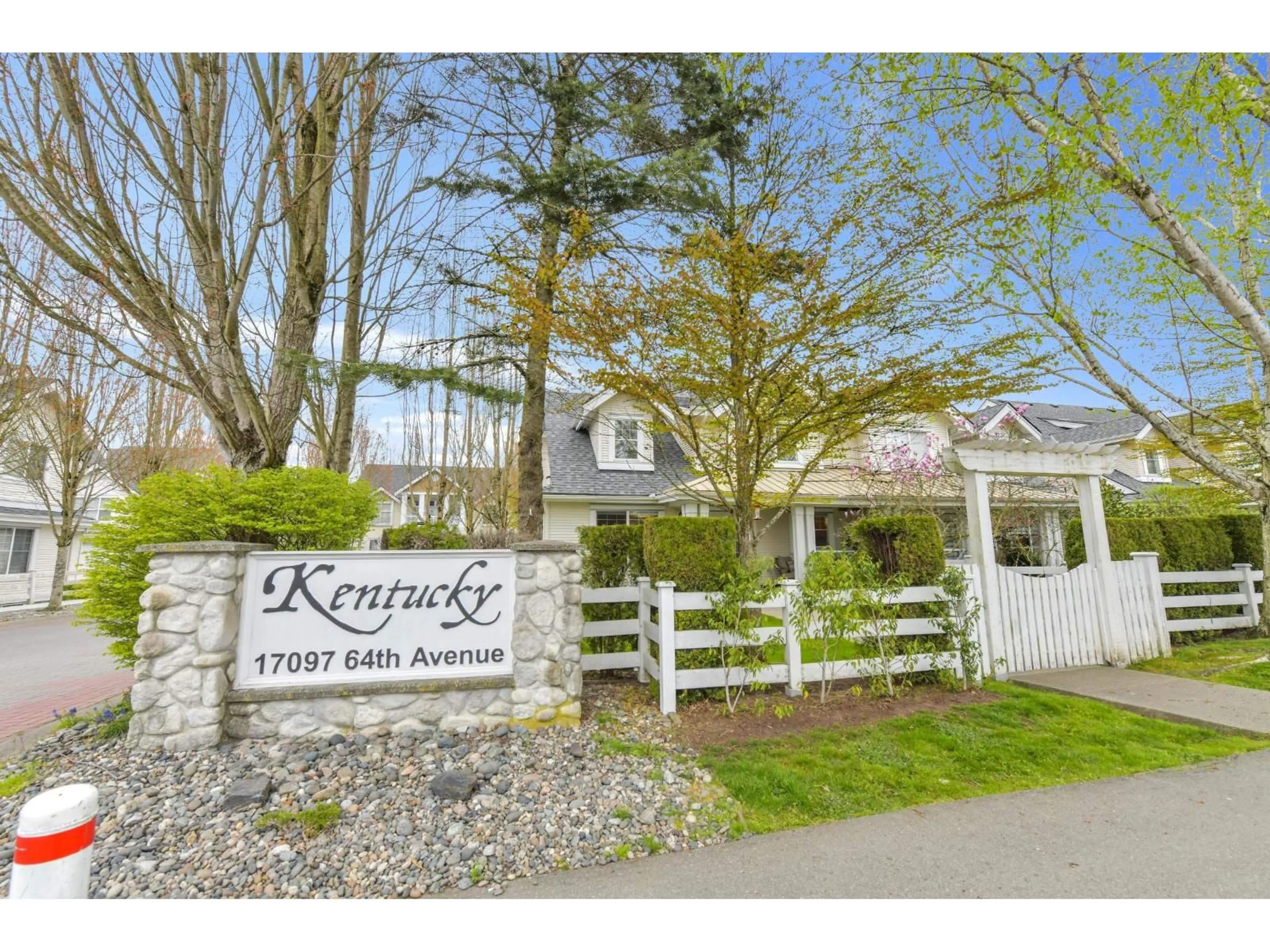Indoor entryway for 1 - 17097 64 AVENUE, Surrey British Columbia V3S1Y5