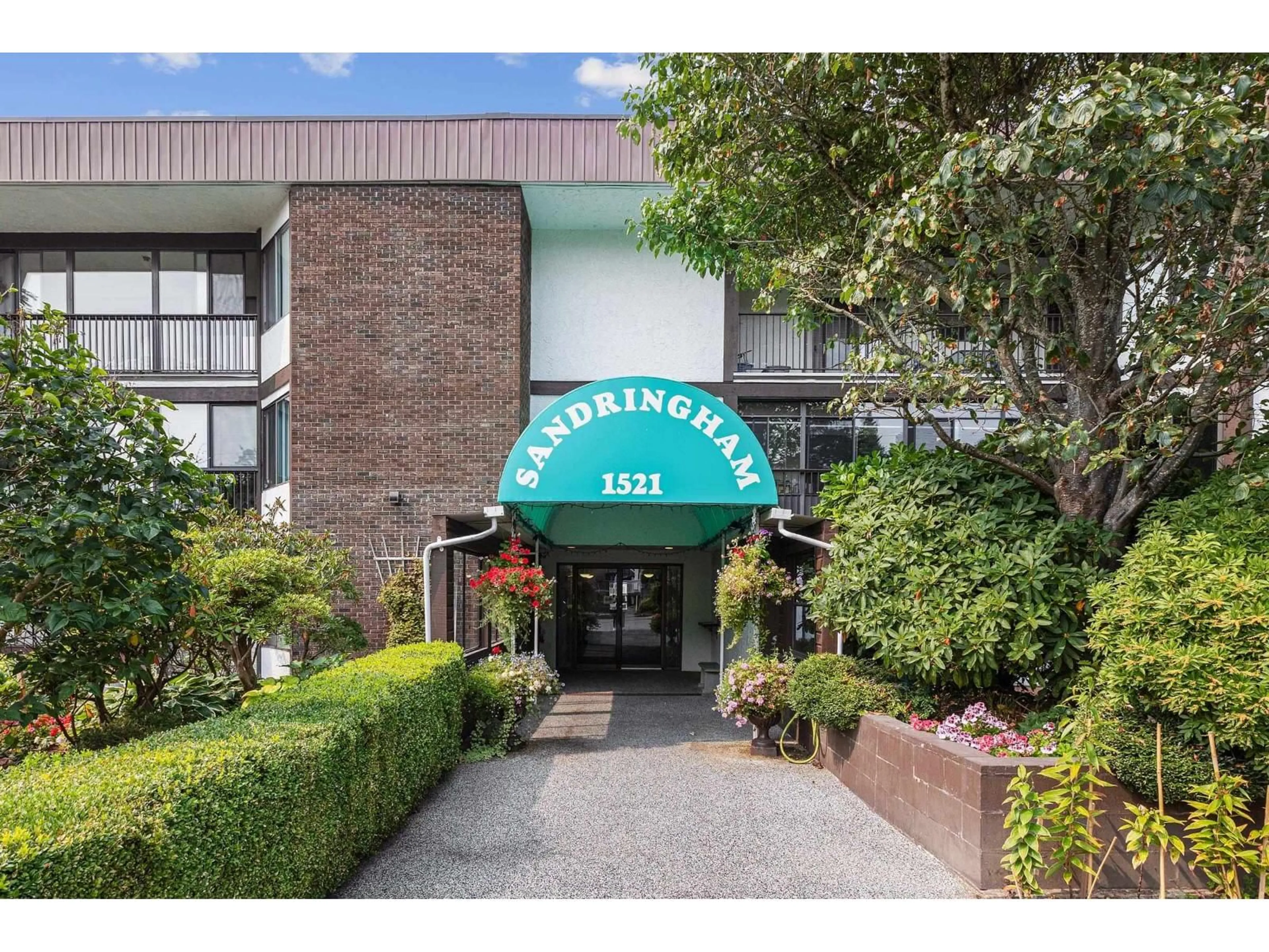 Indoor foyer for 305 - 1521 BLACKWOOD STREET, White Rock British Columbia V4B3V6