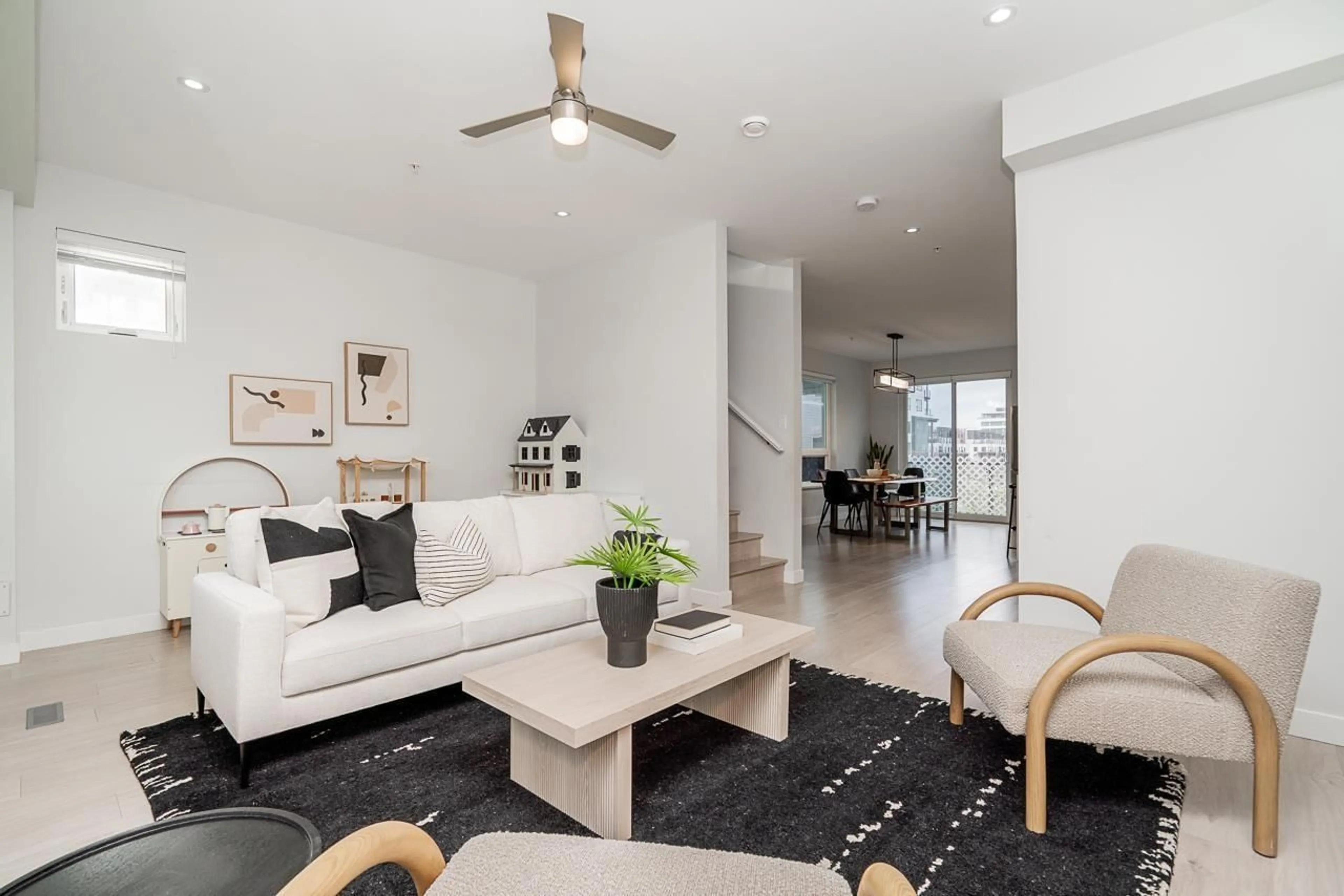 Living room with furniture, unknown for 9 - 20057 82 AVENUE, Langley British Columbia V2Y3S4