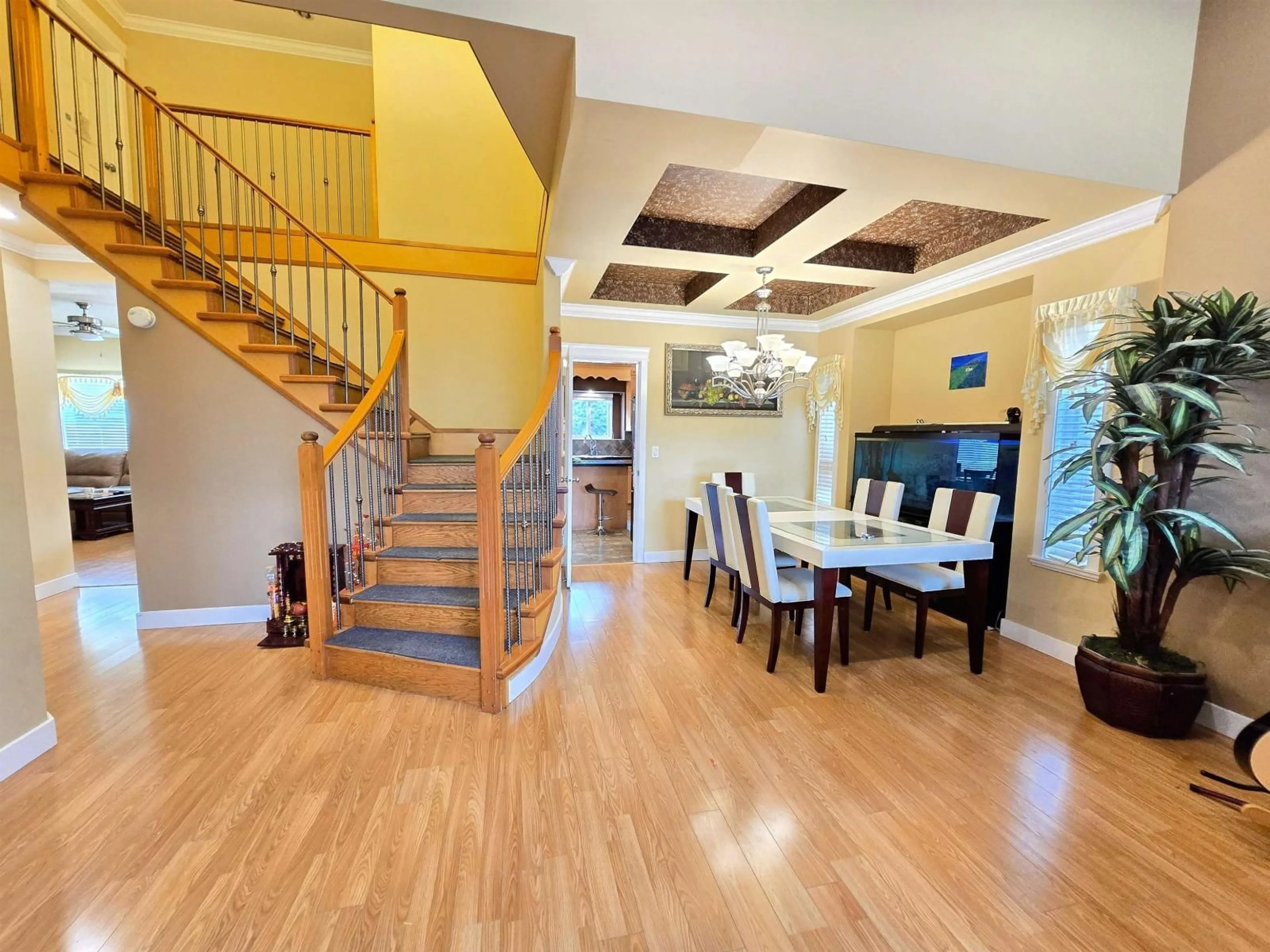 Indoor foyer for 19650 73A AVENUE, Langley British Columbia V2Y3C4