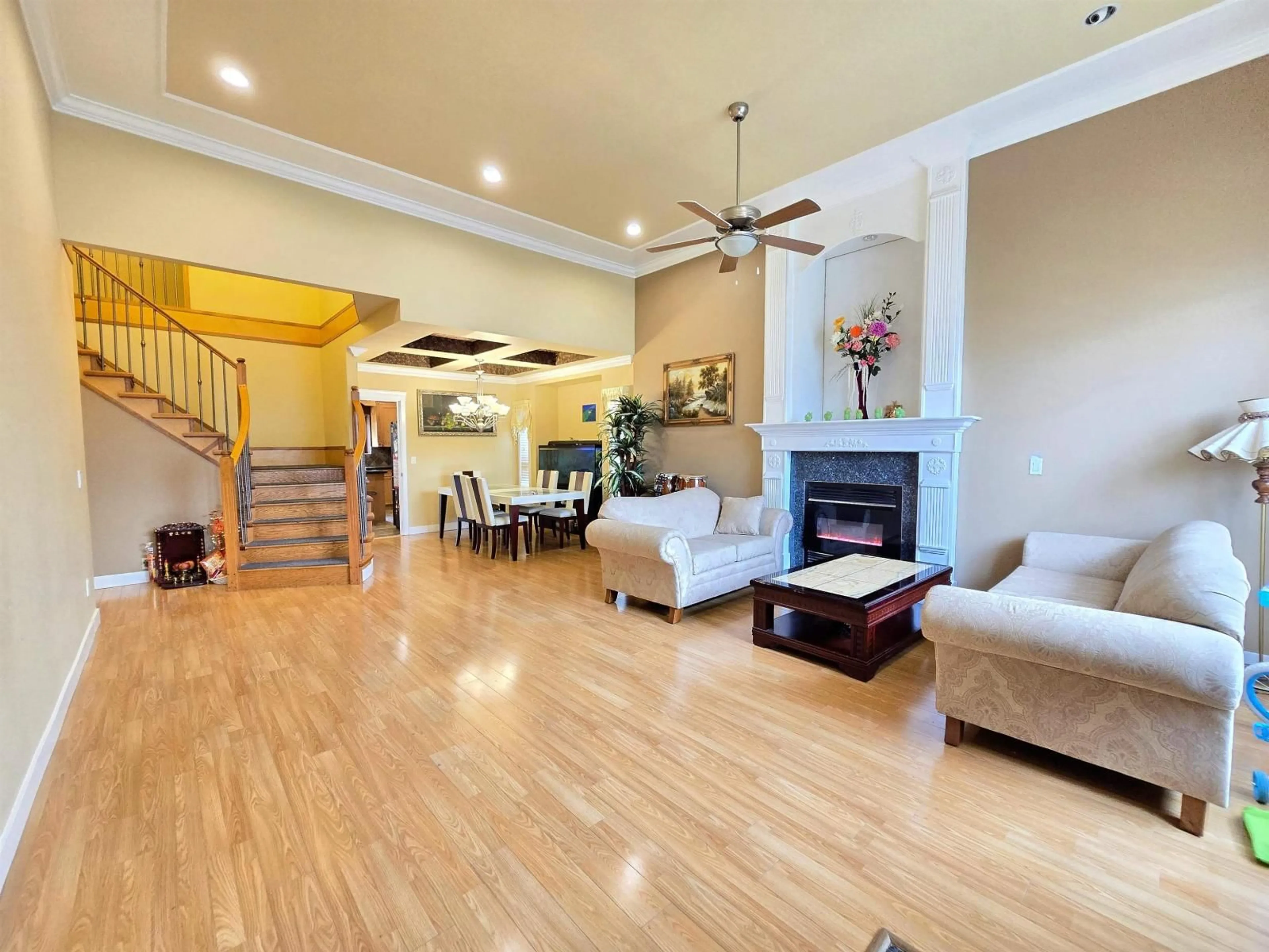 Living room with furniture, wood/laminate floor for 19650 73A AVENUE, Langley British Columbia V2Y3C4
