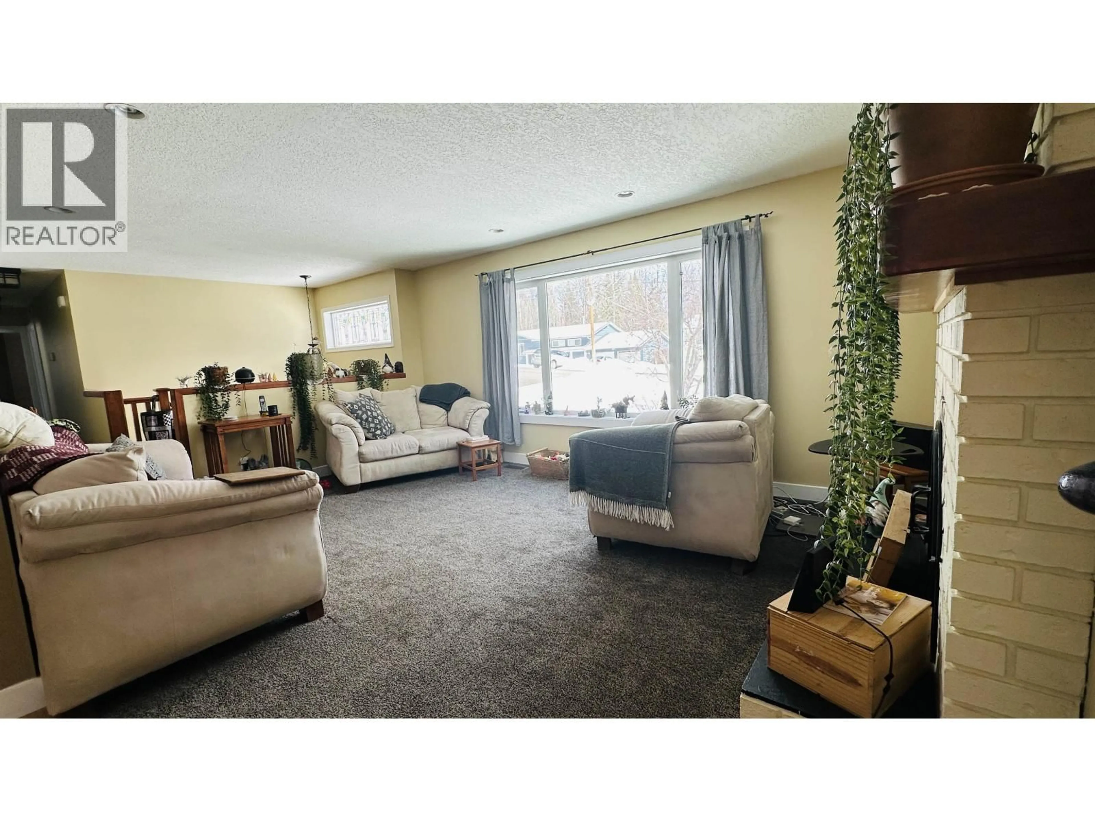 Living room with furniture, unknown for 3187 WALLACE CRESCENT, Prince George British Columbia V2K3V5