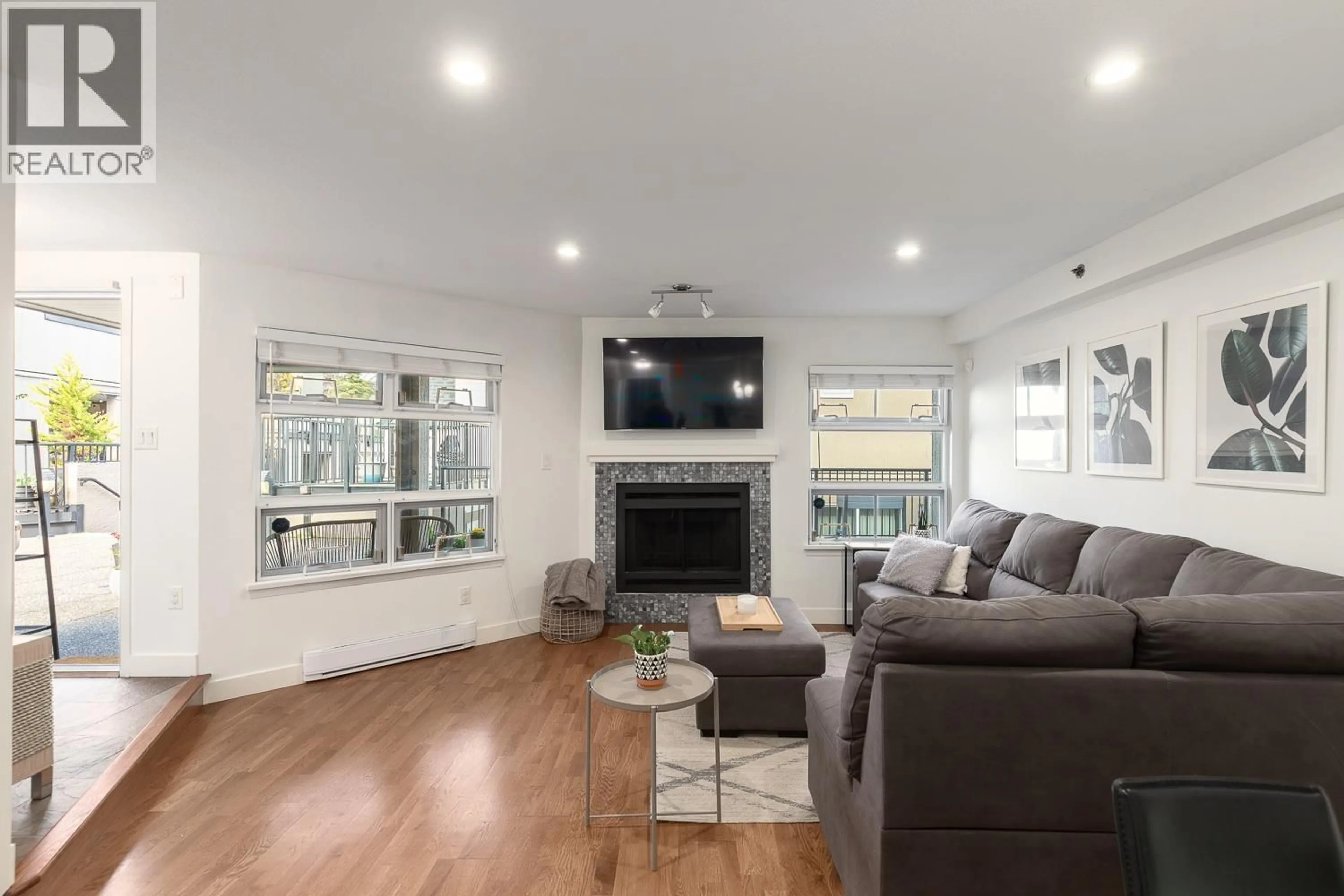 Living room with furniture, unknown for 14 - 1350 6TH AVENUE, Vancouver British Columbia V6H1A7