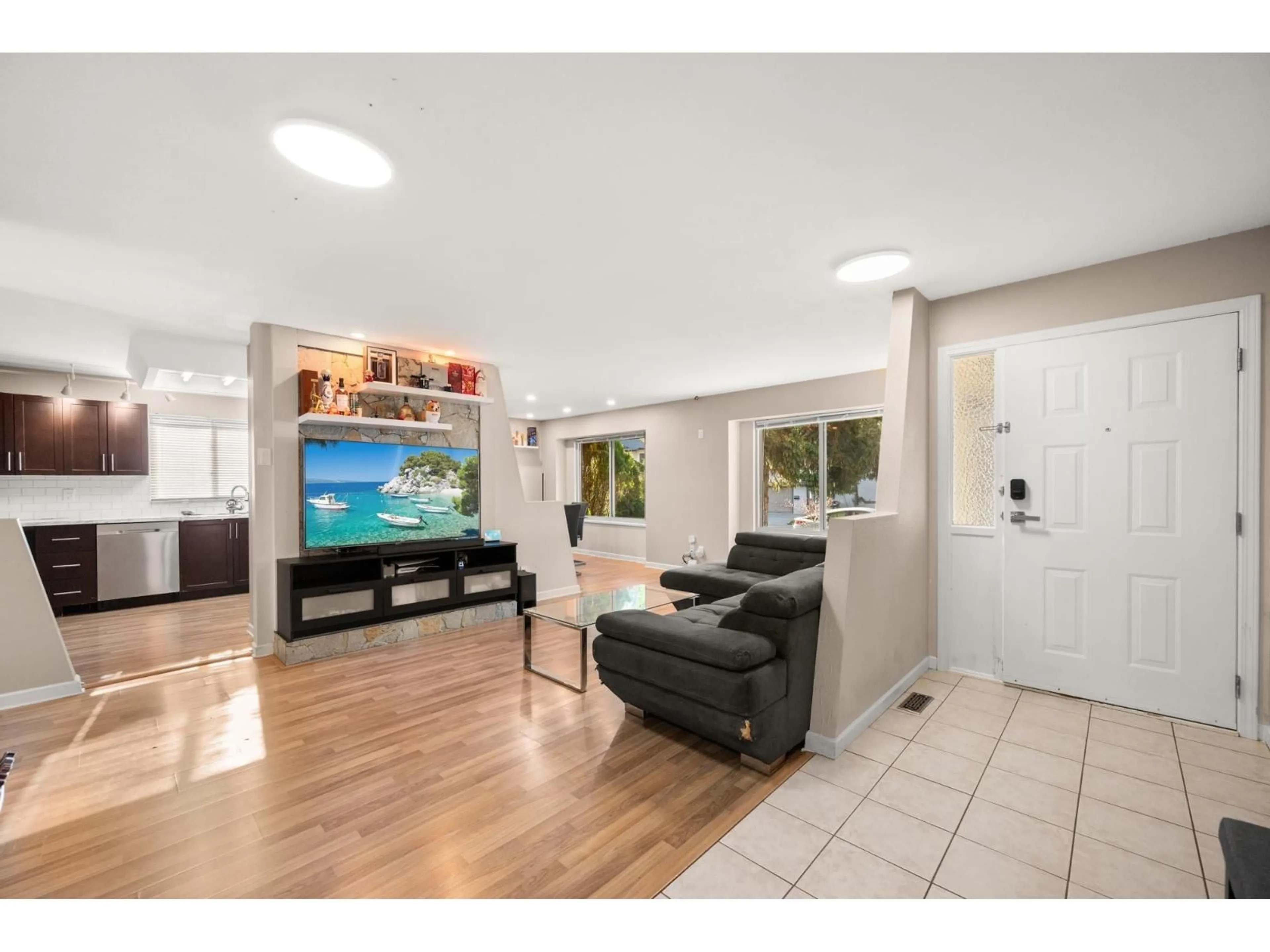 Living room with furniture, unknown for 35186 SKEENA AVENUE, Abbotsford British Columbia V2S7H5