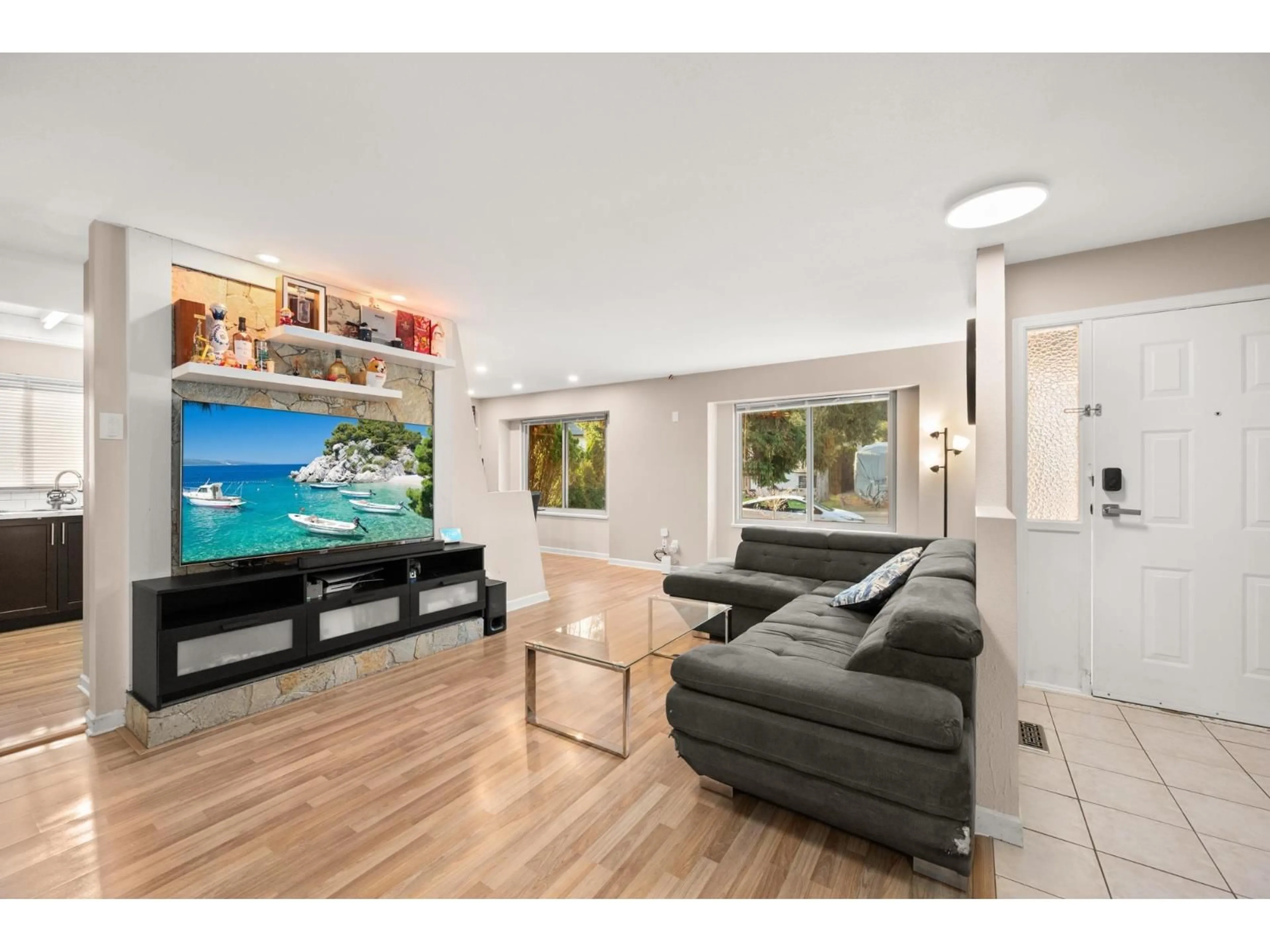 Living room with furniture, unknown for 35186 SKEENA AVENUE, Abbotsford British Columbia V2S7H5