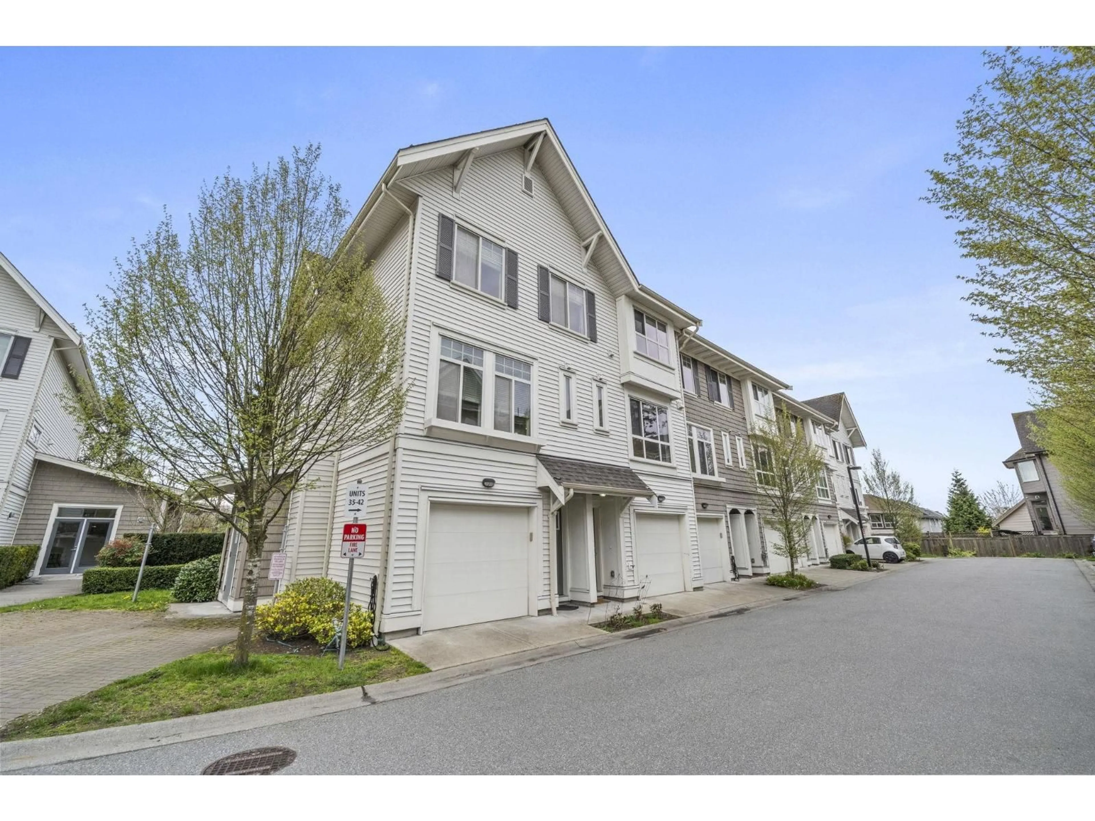 A pic from outside/outdoor area/front of a property/back of a property/a pic from drone, street for 36 - 1708 KING GEORGE BOULEVARD, Surrey British Columbia V4A4Z8