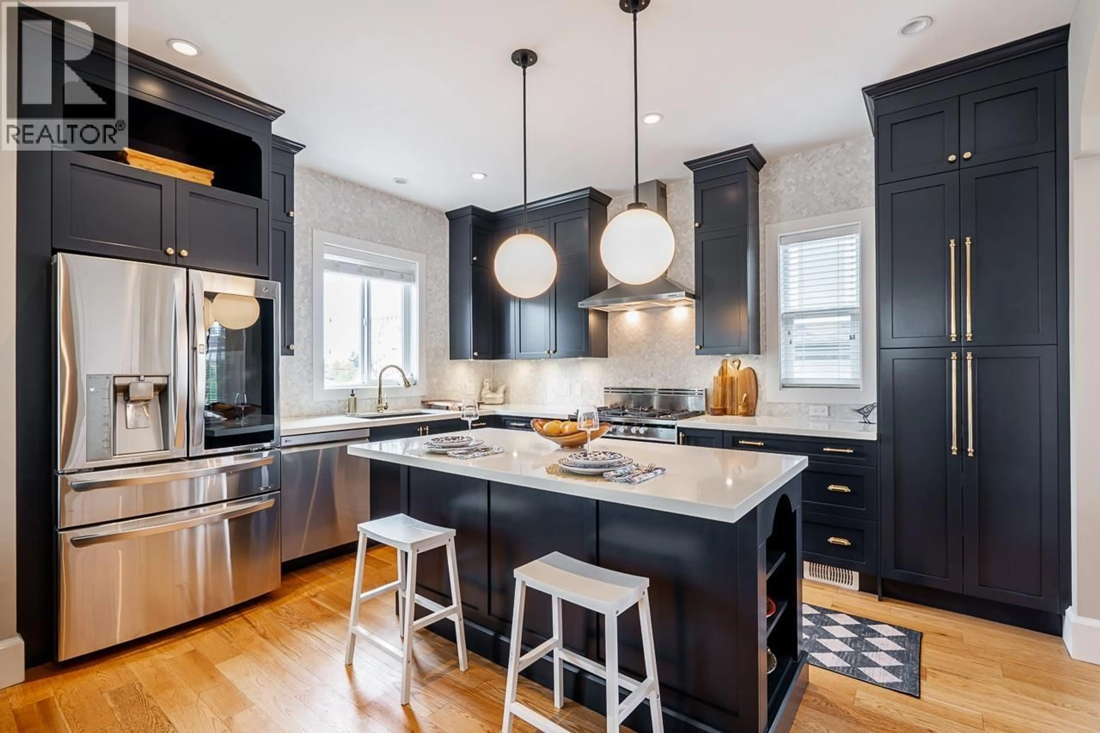 Contemporary kitchen, unknown for 457 11TH STREET, North Vancouver British Columbia V7L2H3