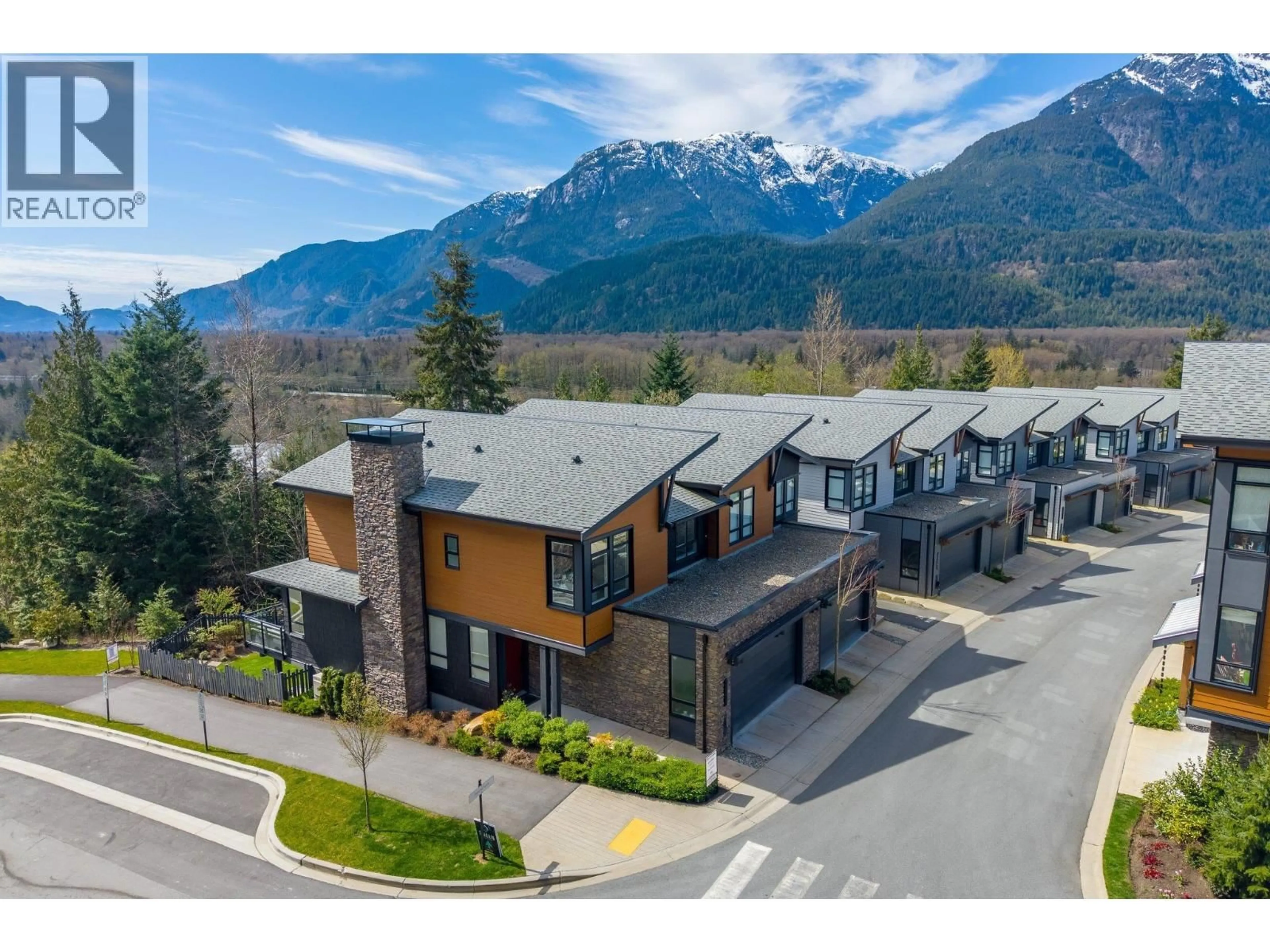 A pic from outside/outdoor area/front of a property/back of a property/a pic from drone, mountain view for 41203 HIGHLINE PLACE, Squamish British Columbia V8B1C2
