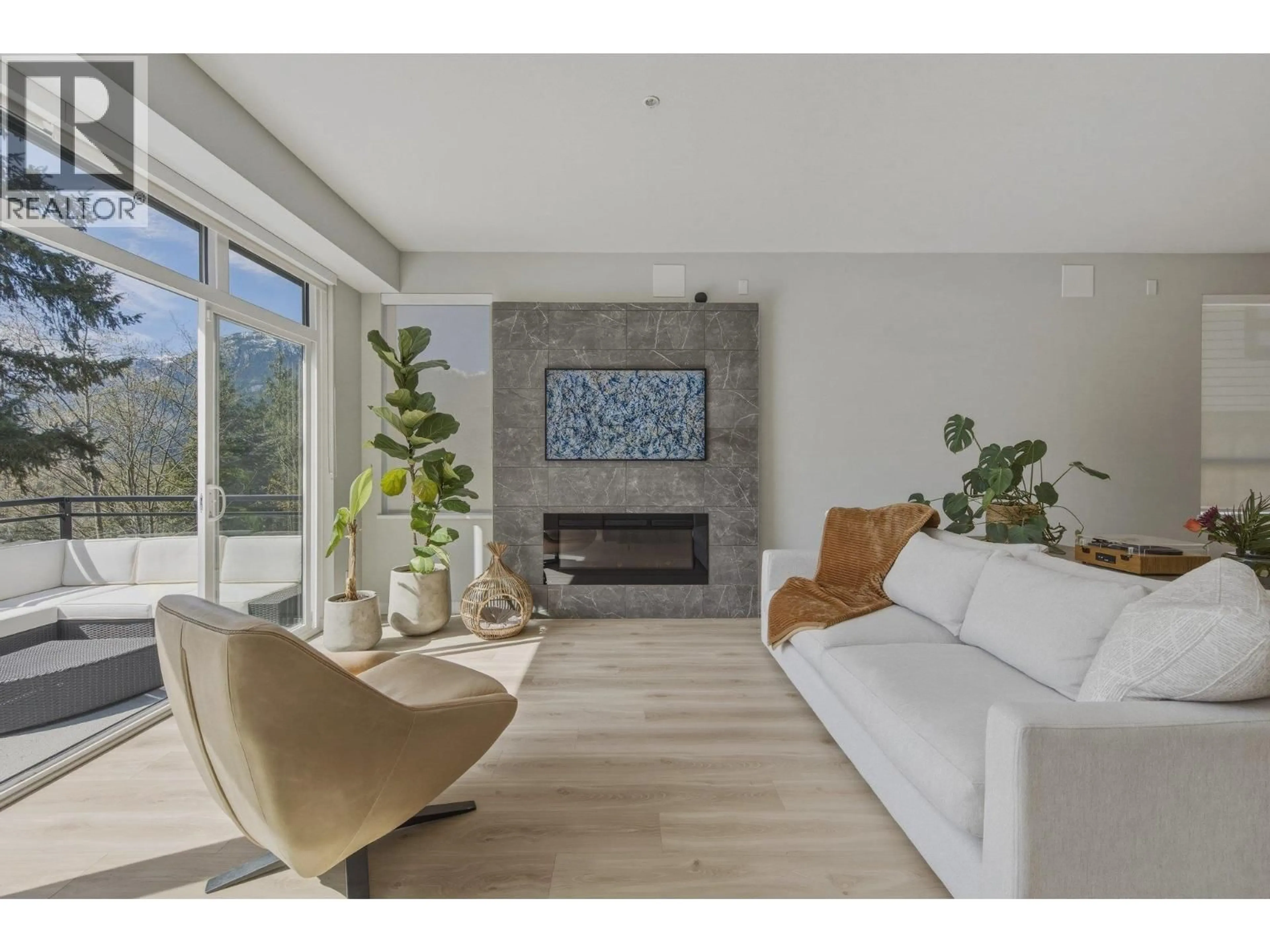 Living room with furniture, unknown for 41203 HIGHLINE PLACE, Squamish British Columbia V8B1C2