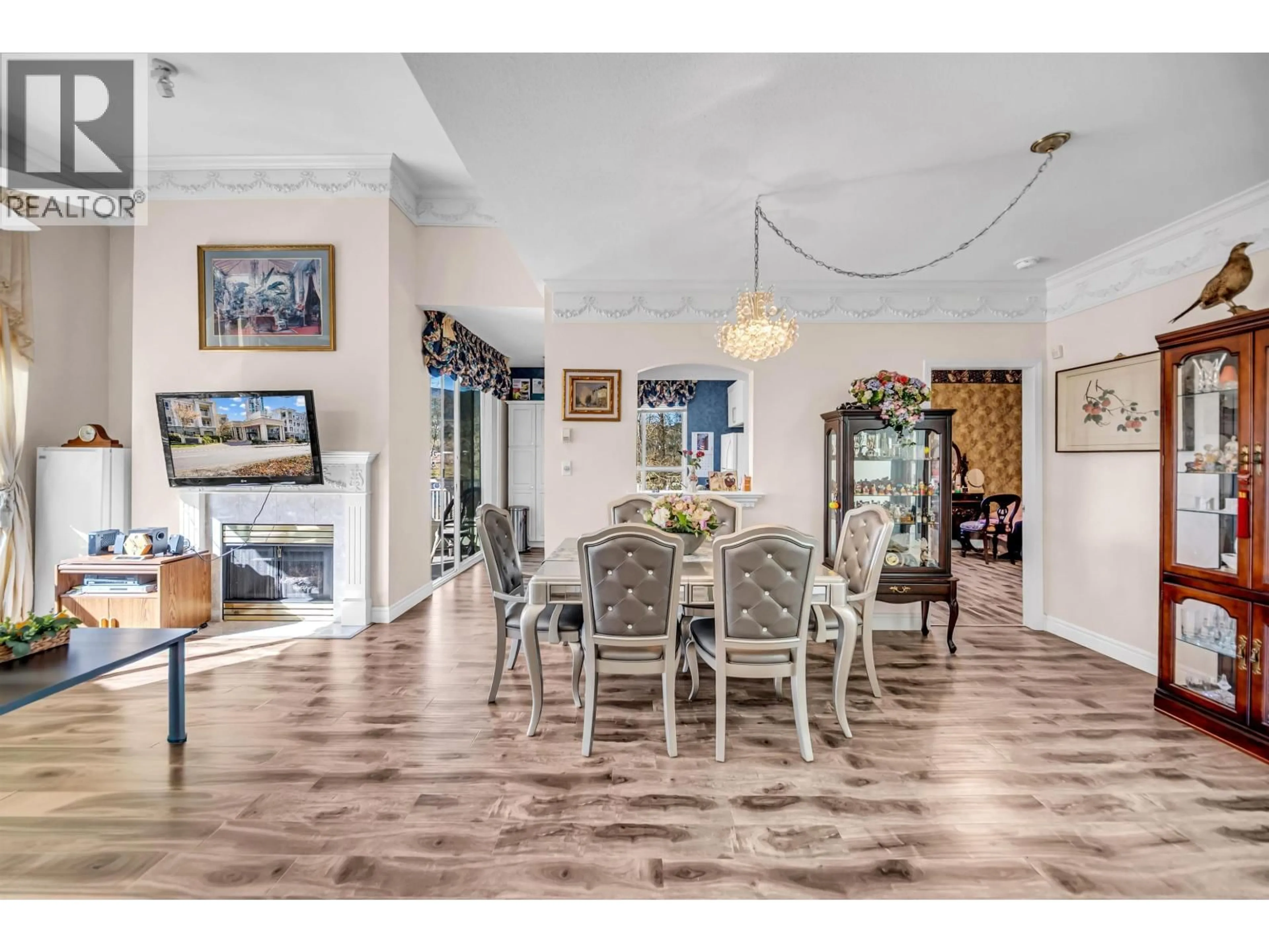 Dining room, ceramic/tile floor for 409 - 3098 GUILDFORD WAY, Coquitlam British Columbia V3B7W8