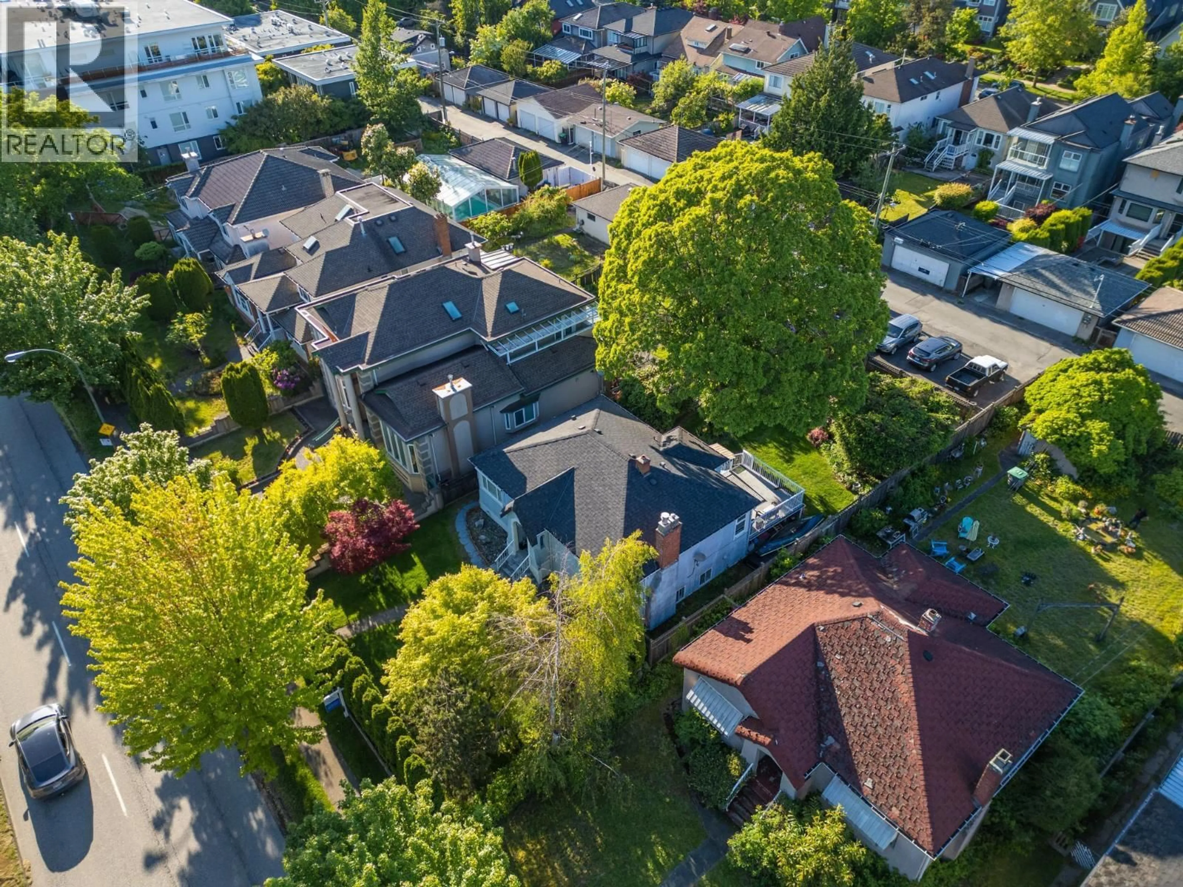 A pic from outside/outdoor area/front of a property/back of a property/a pic from drone, street for 275 KING EDWARD AVENUE, Vancouver British Columbia V6J1A3