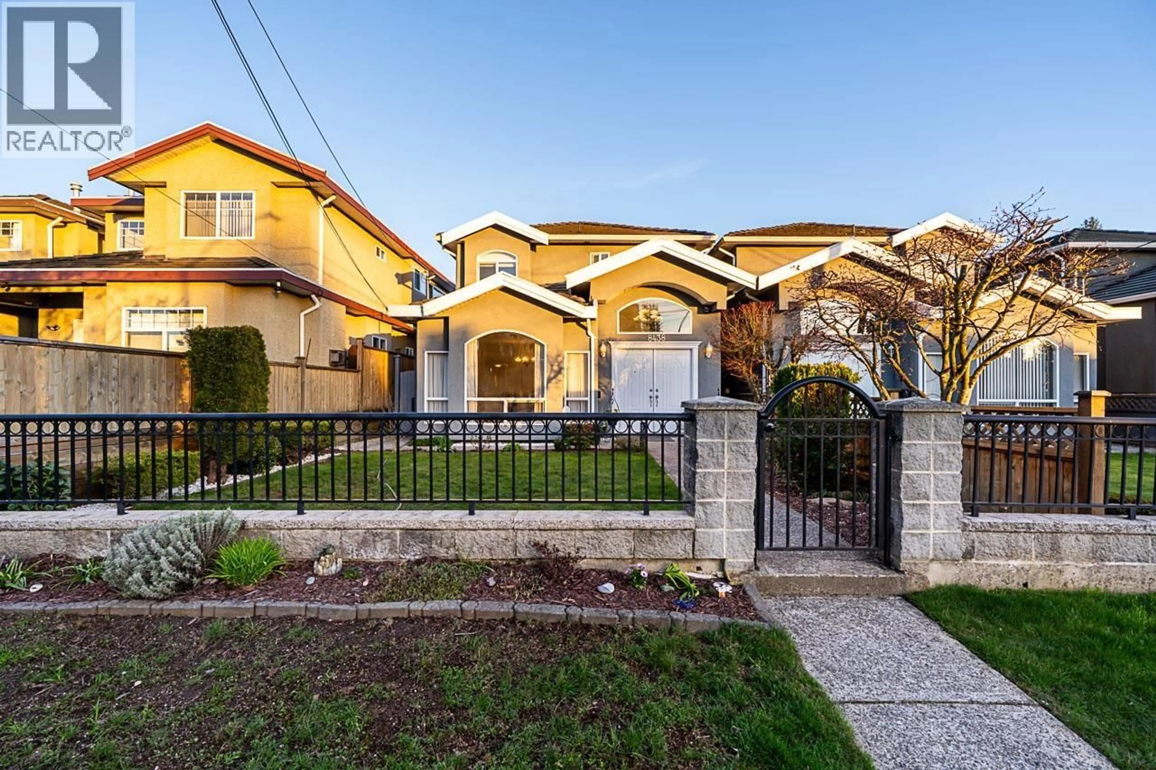 Unknown for 8438 14TH AVENUE, Burnaby British Columbia V3N2C4