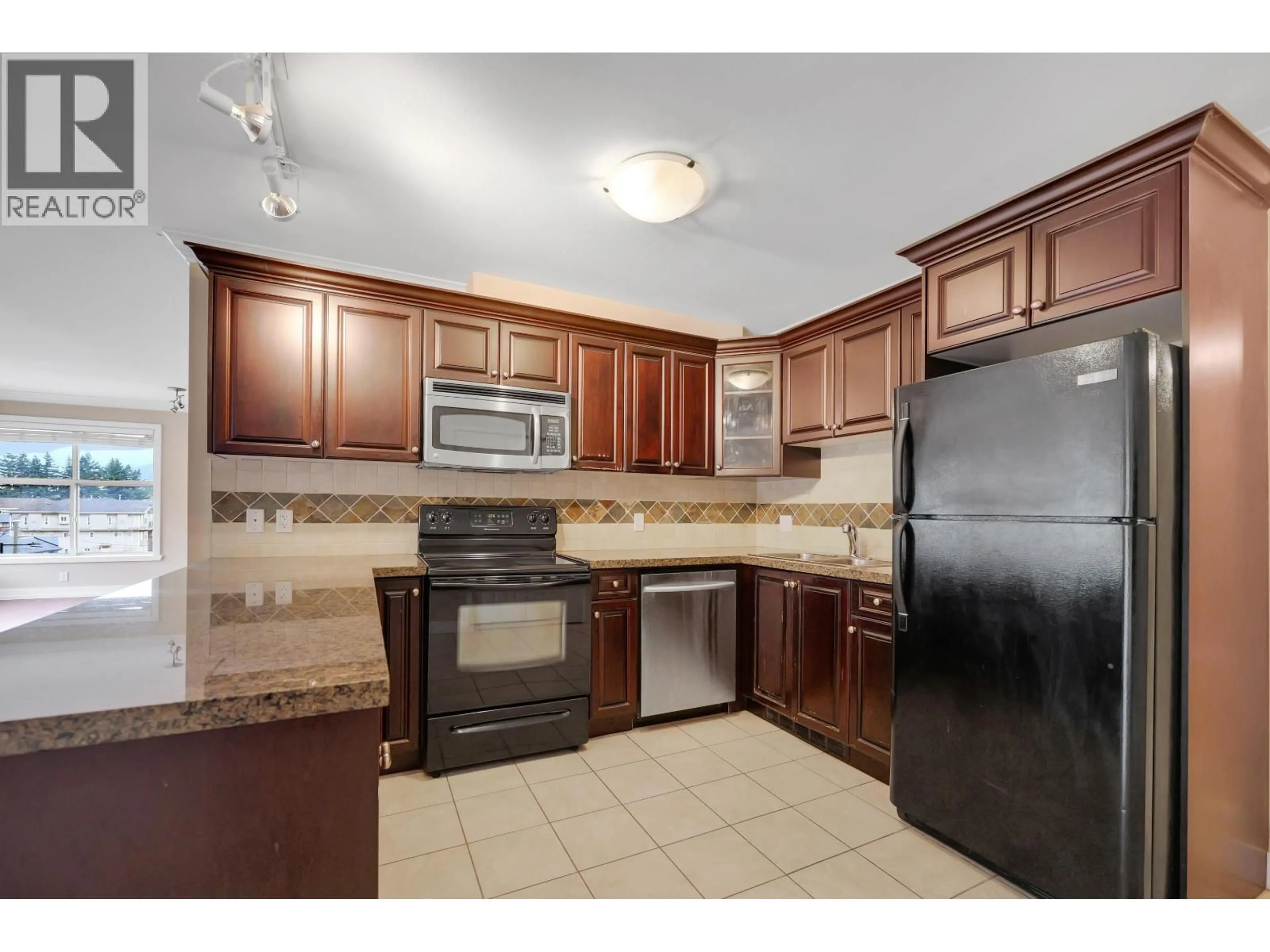 Standard kitchen, unknown for 403 - 1310 VICTORIA STREET, Squamish British Columbia V0N3G0