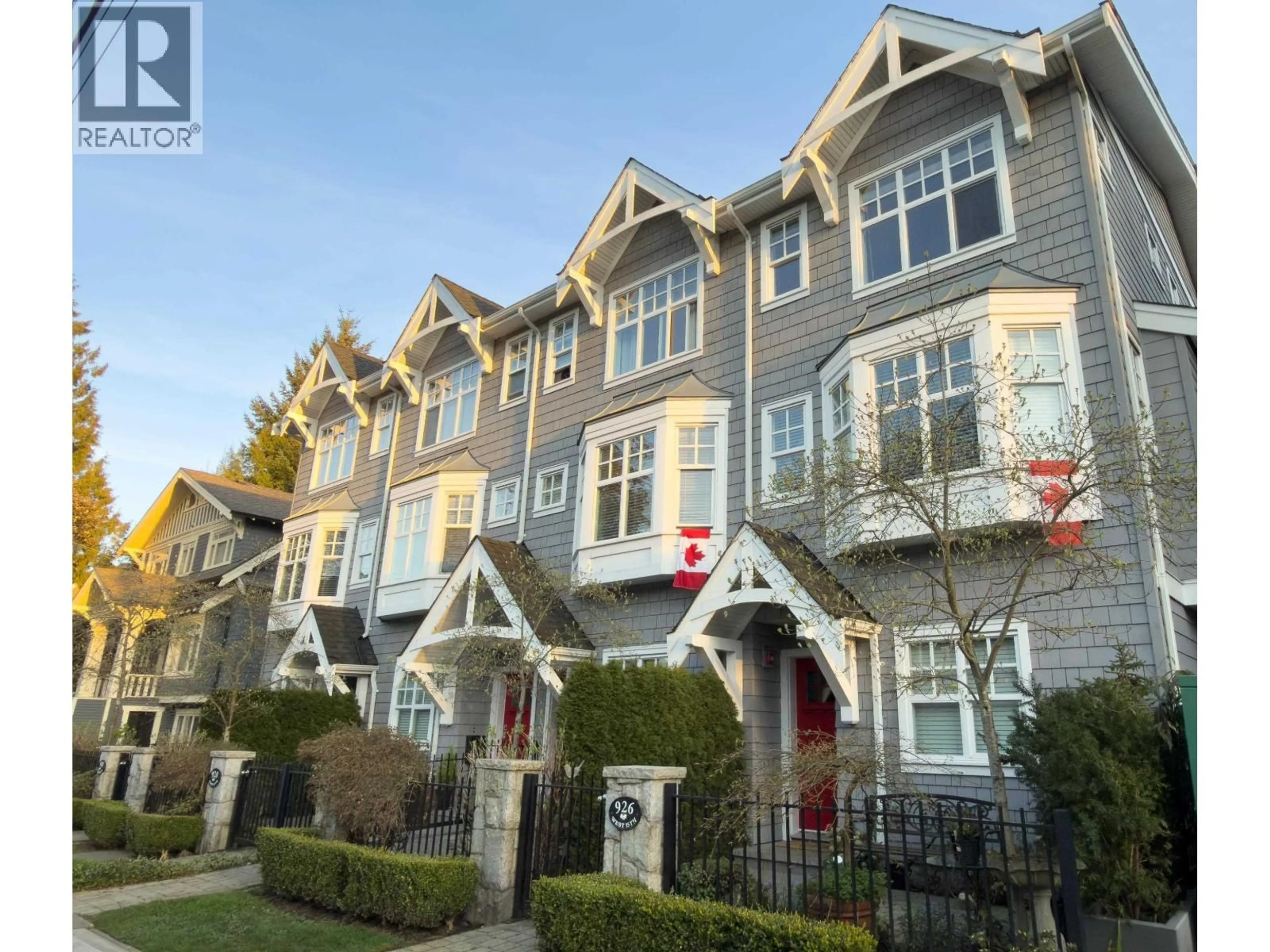 A pic from outside/outdoor area/front of a property/back of a property/a pic from drone, street for 922 15TH AVENUE, Vancouver British Columbia V5Z1R9