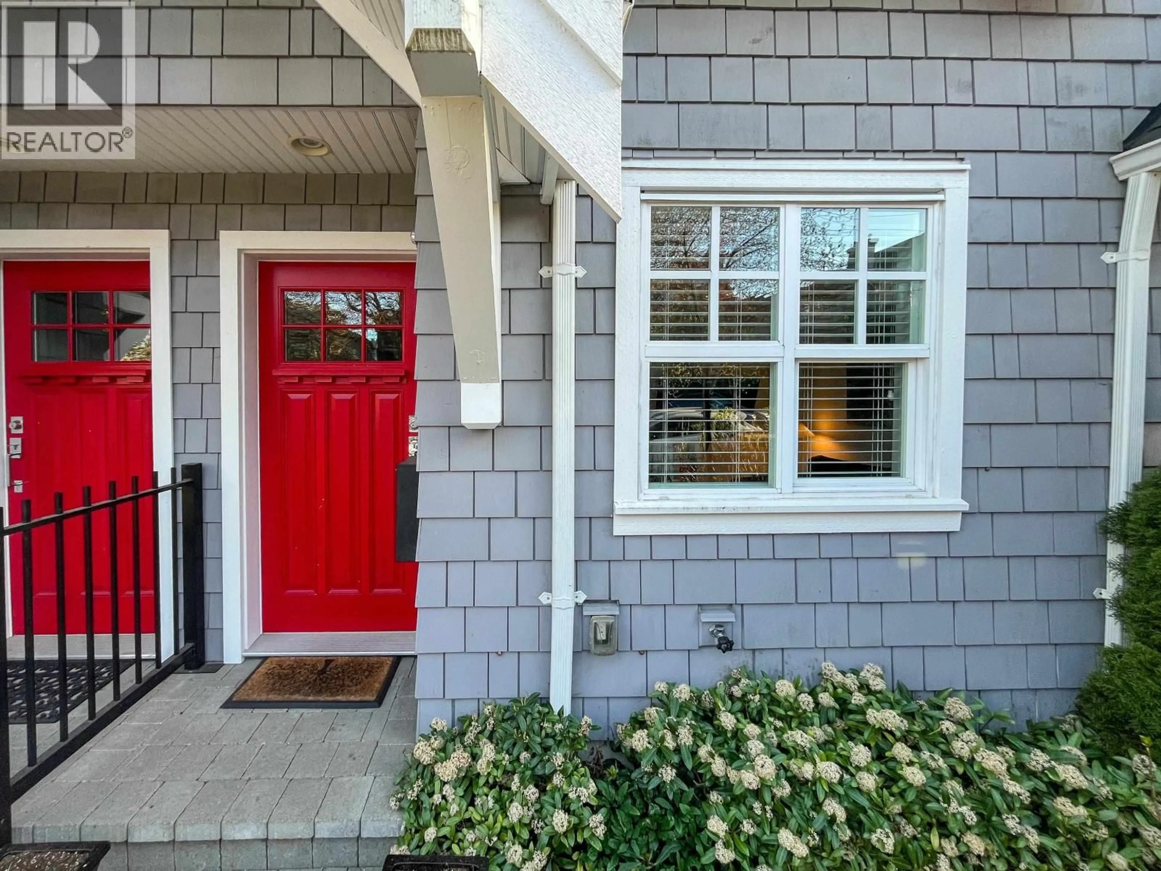 Indoor entryway for 922 15TH AVENUE, Vancouver British Columbia V5Z1R9