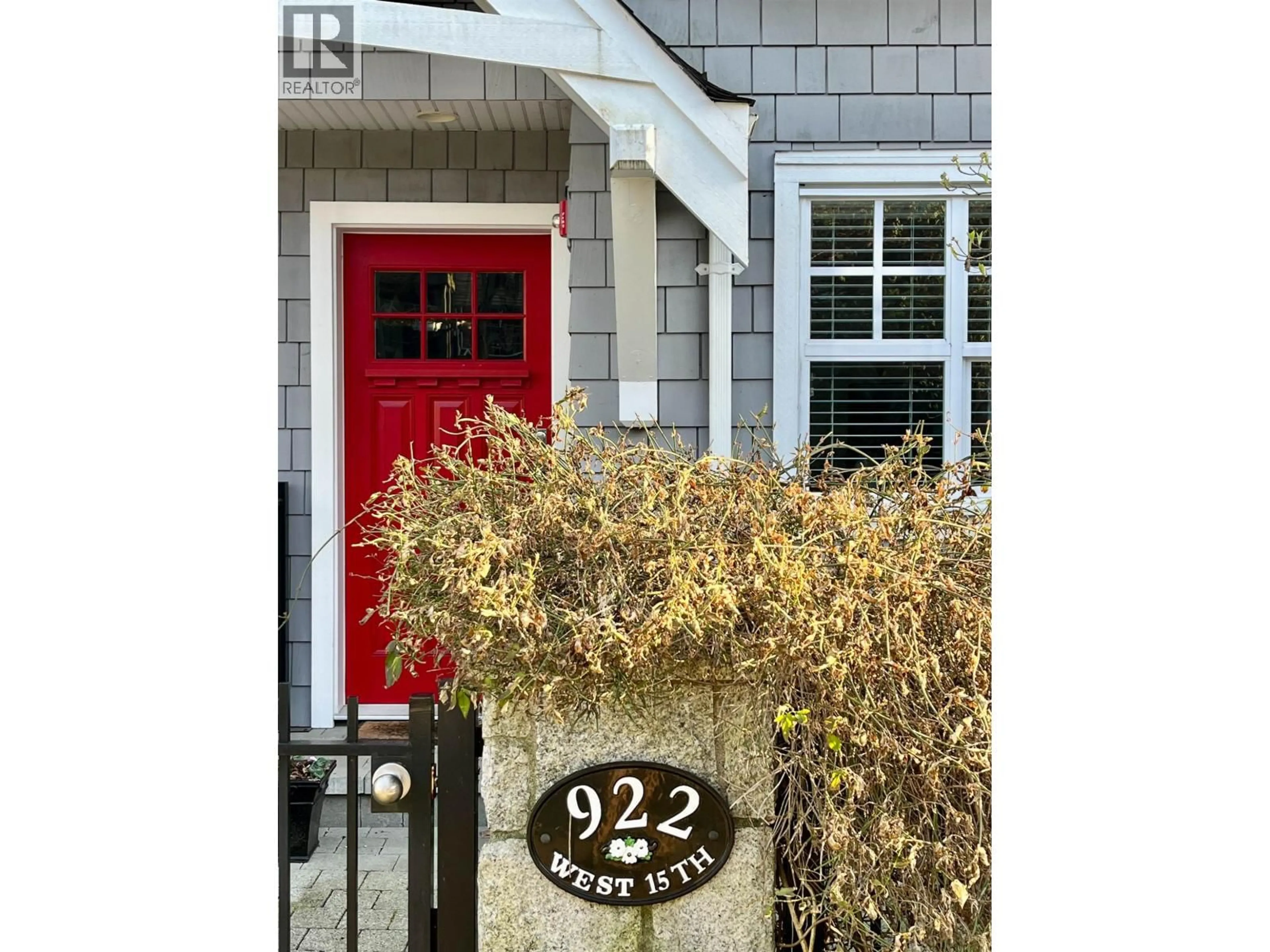 Indoor entryway for 922 15TH AVENUE, Vancouver British Columbia V5Z1R9