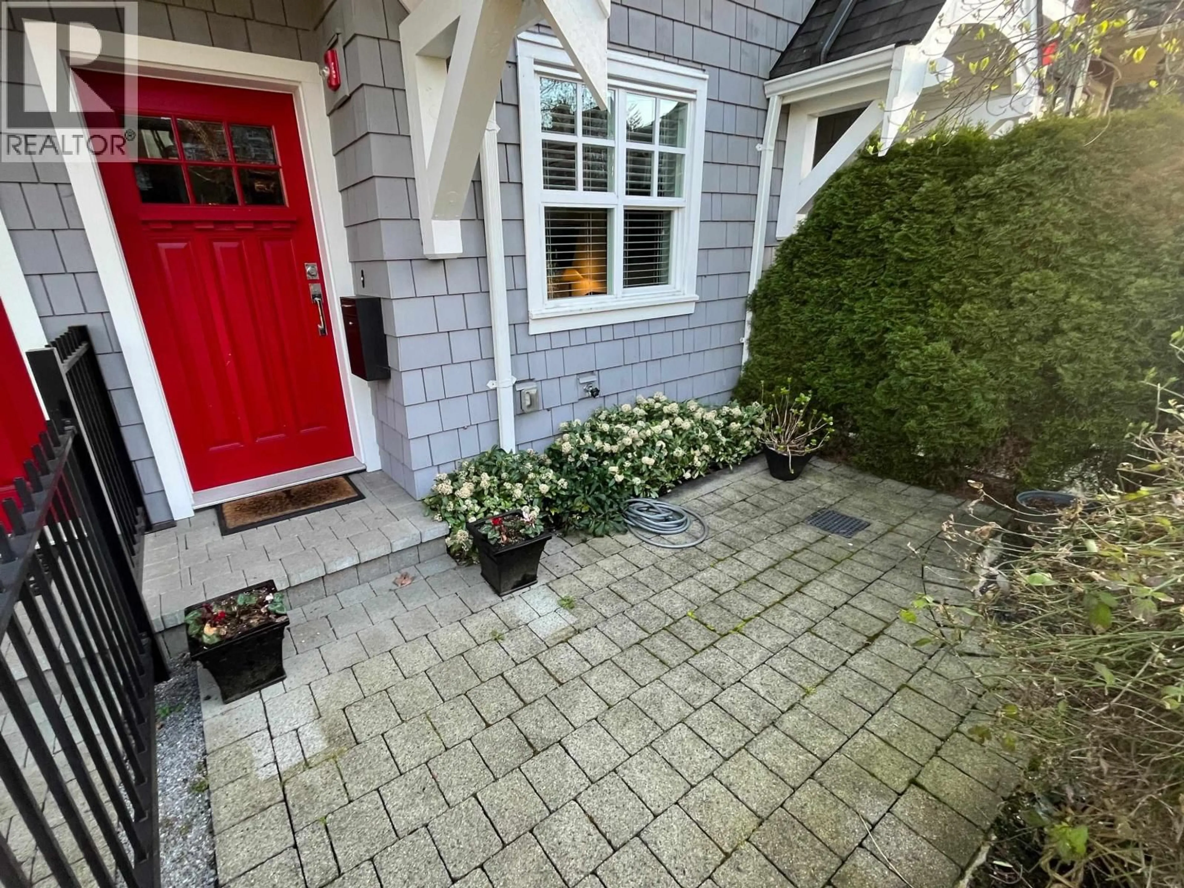 Unknown for 922 15TH AVENUE, Vancouver British Columbia V5Z1R9