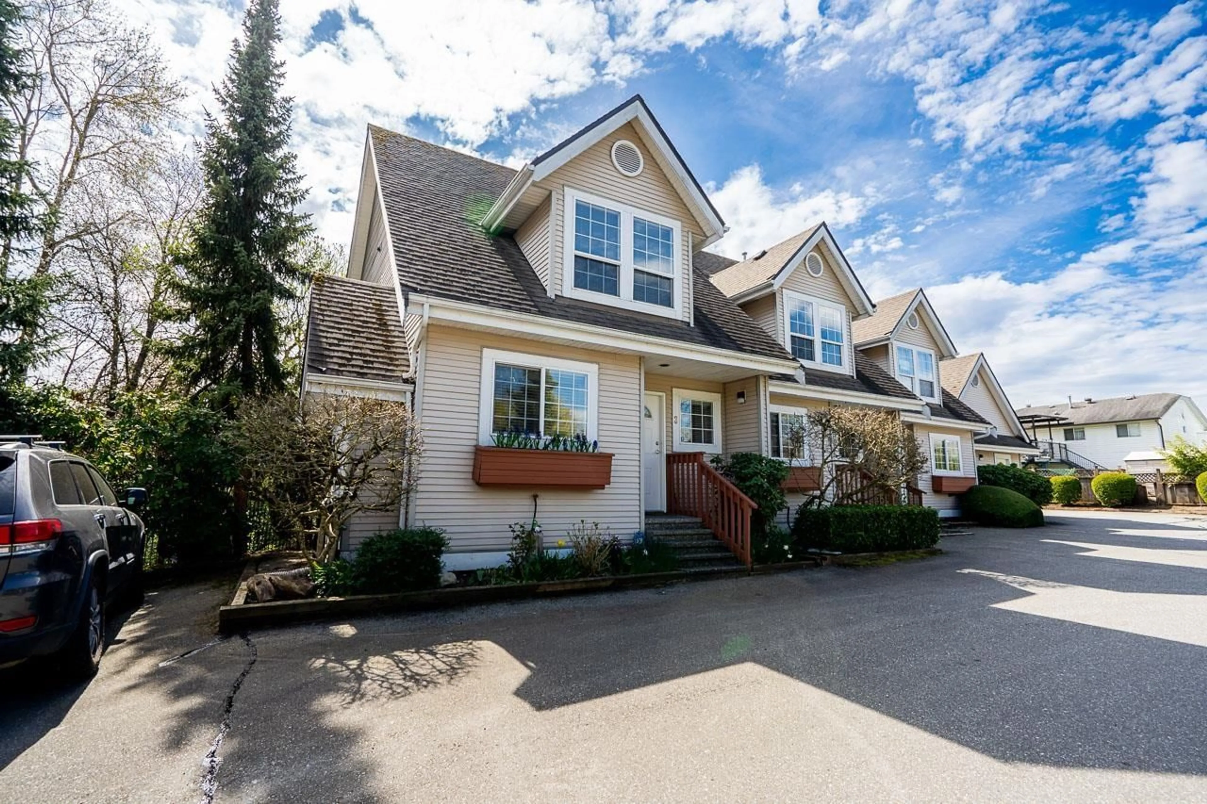 Home with vinyl exterior material, street for 3 - 19948 WILLOUGHBY WAY, Langley British Columbia V2Y1M6