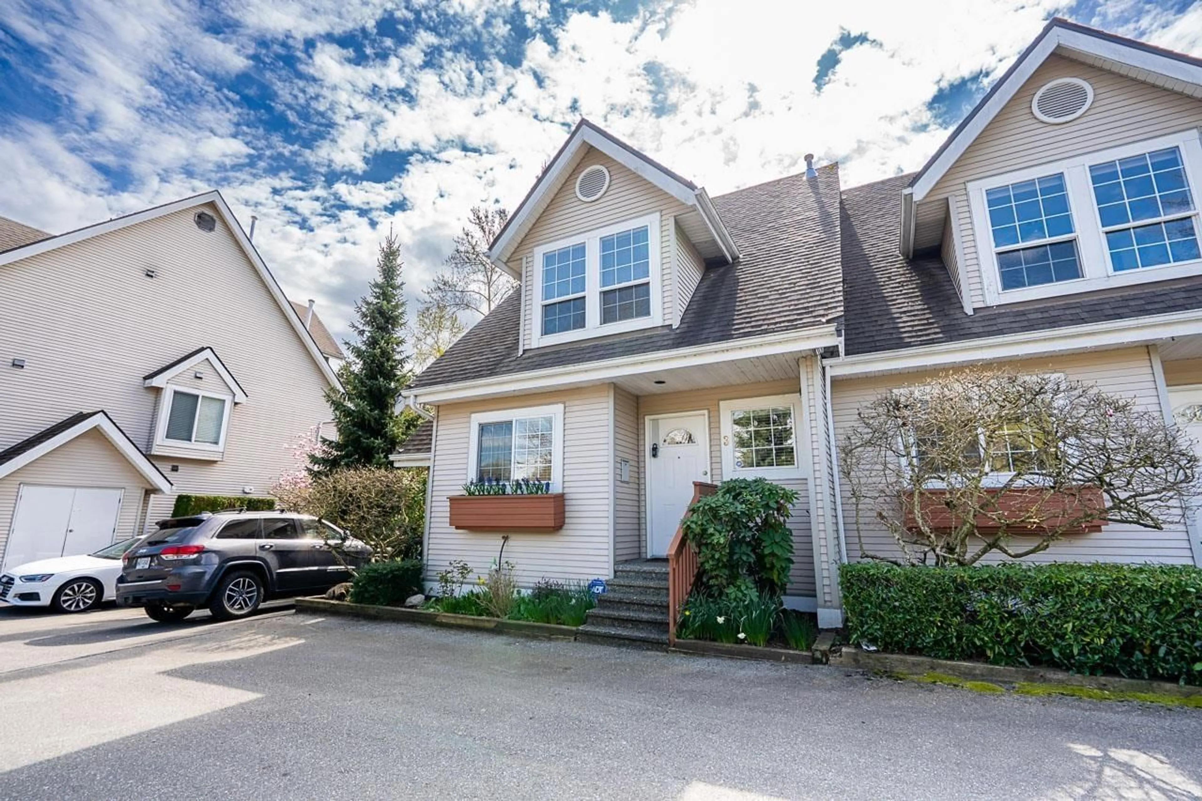 Home with vinyl exterior material, street for 3 - 19948 WILLOUGHBY WAY, Langley British Columbia V2Y1M6